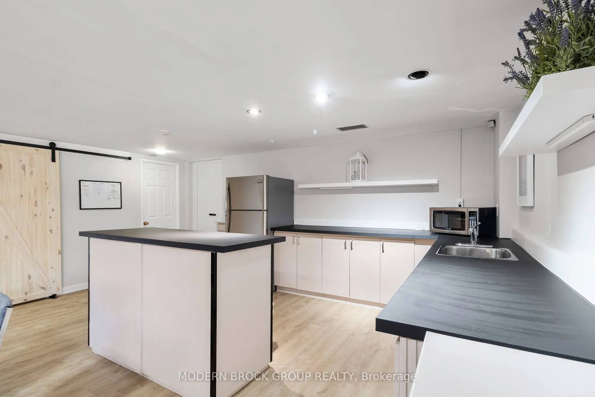 109 King Street E #902