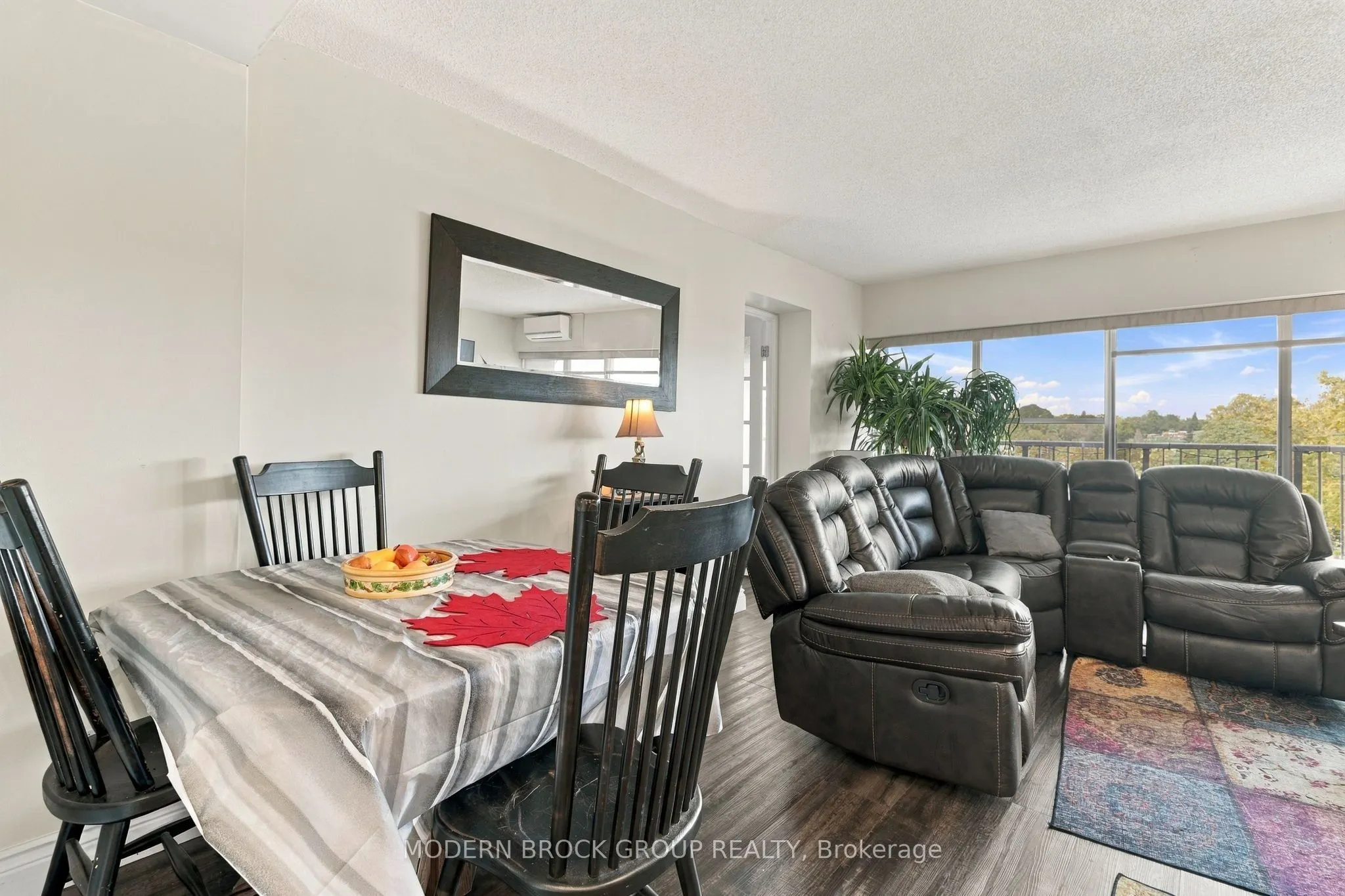 109 King Street E #902
