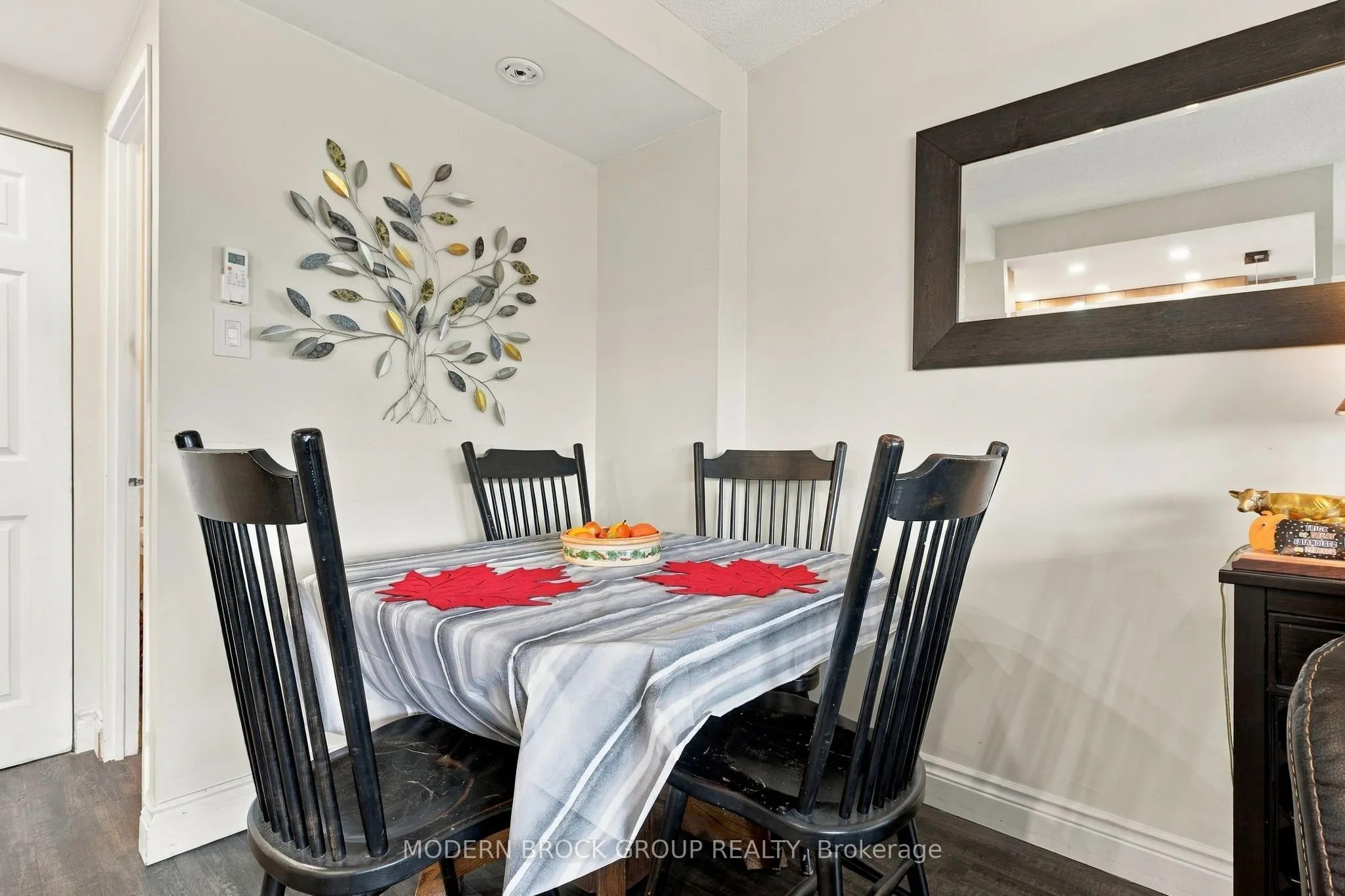 109 King Street E #902