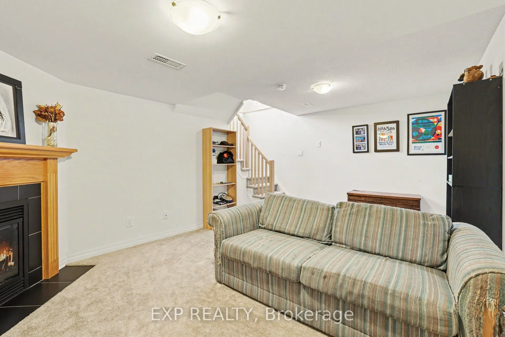 115 Hawkshaw Crescent