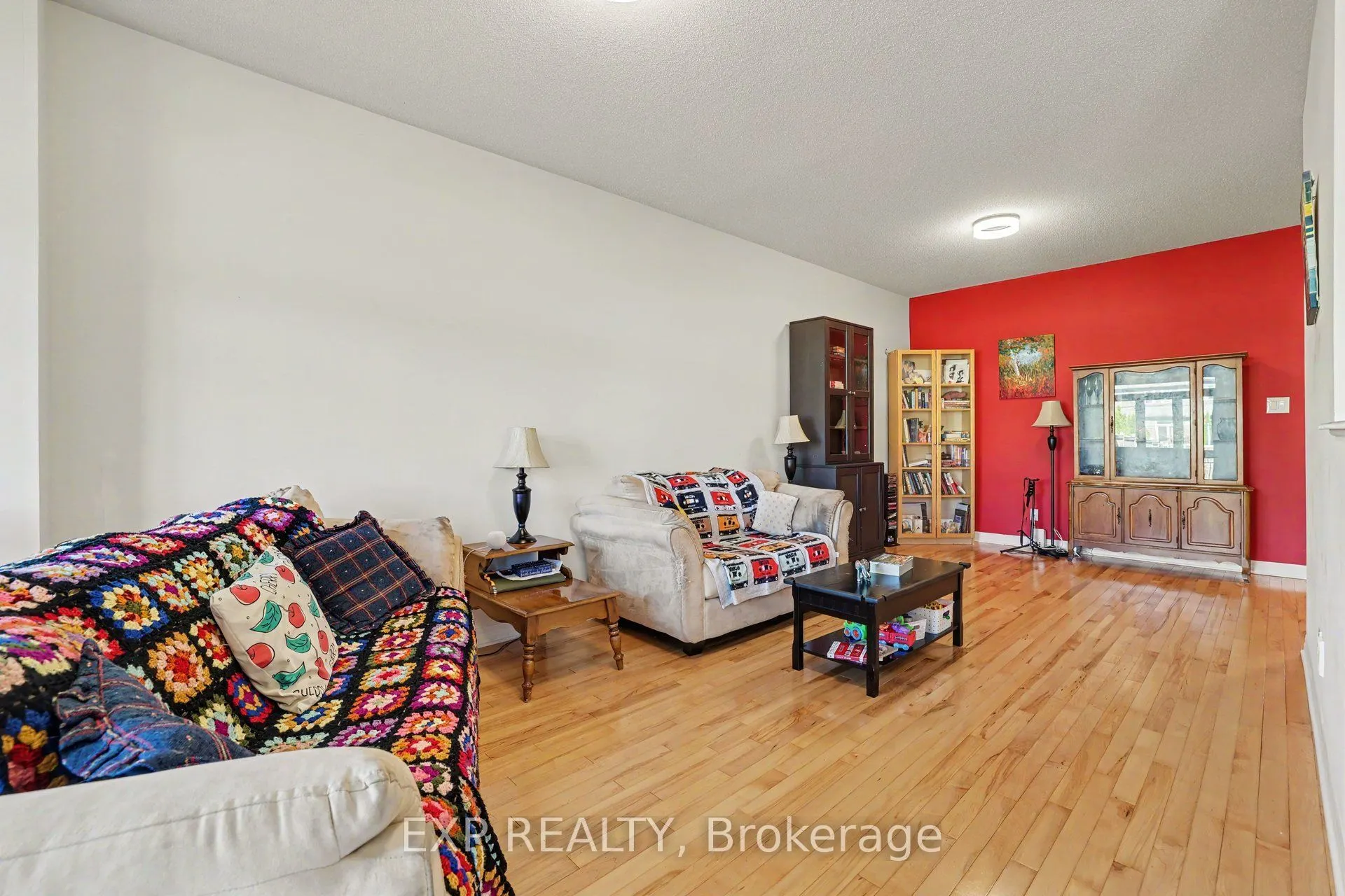 115 Hawkshaw Crescent