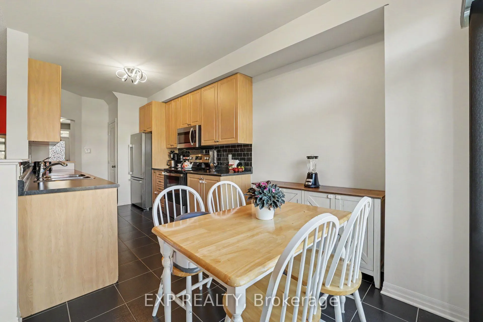 115 Hawkshaw Crescent