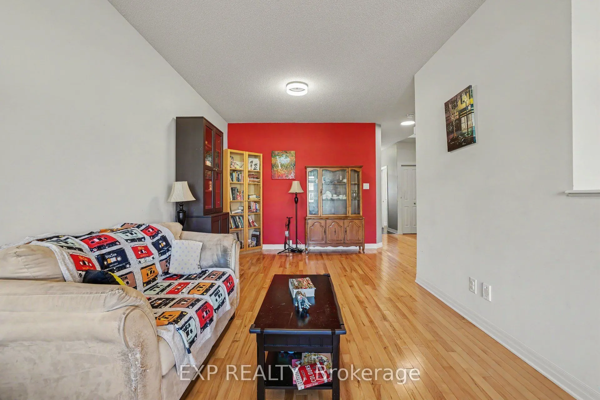 115 Hawkshaw Crescent