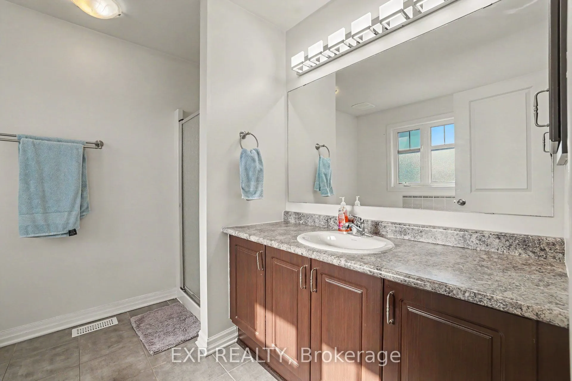 115 Hawkshaw Crescent