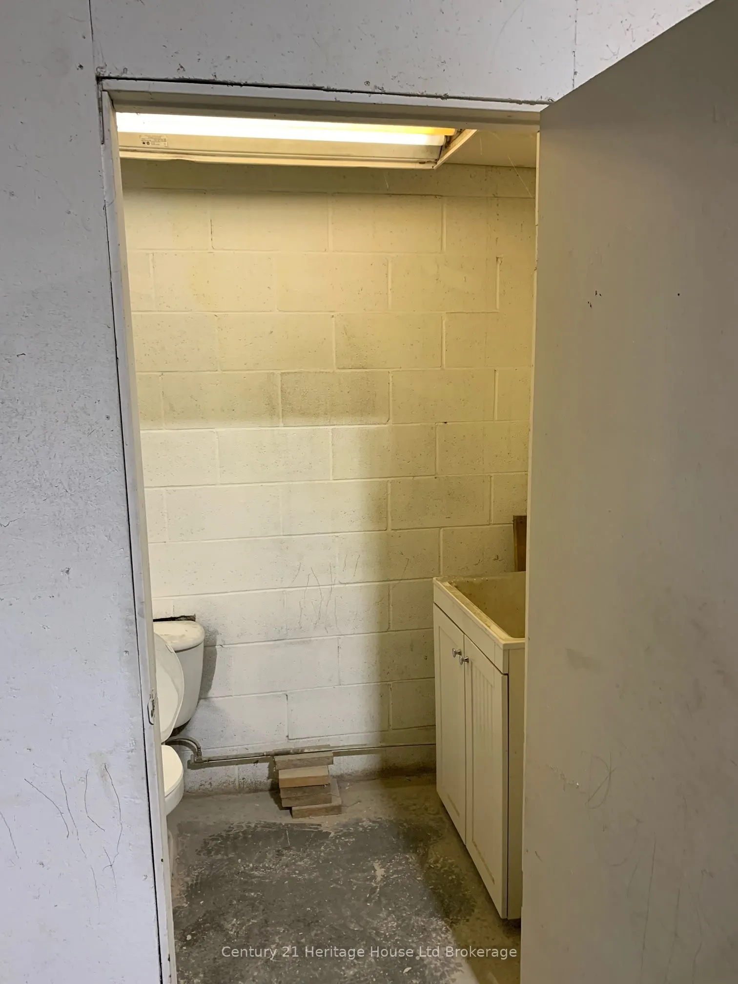 Unit Q, 120, Turnbull Court
