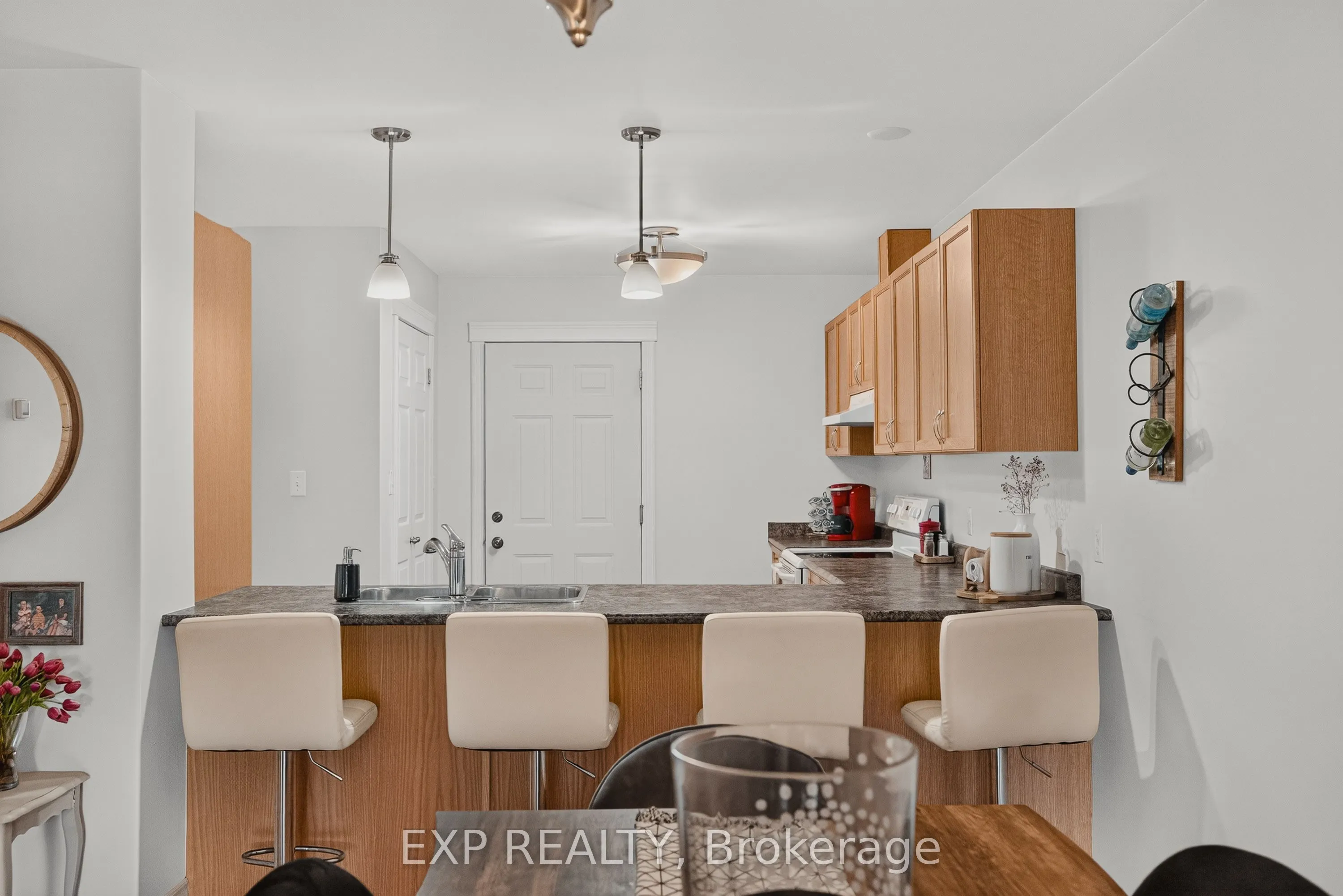 628 Elizabeth Street W