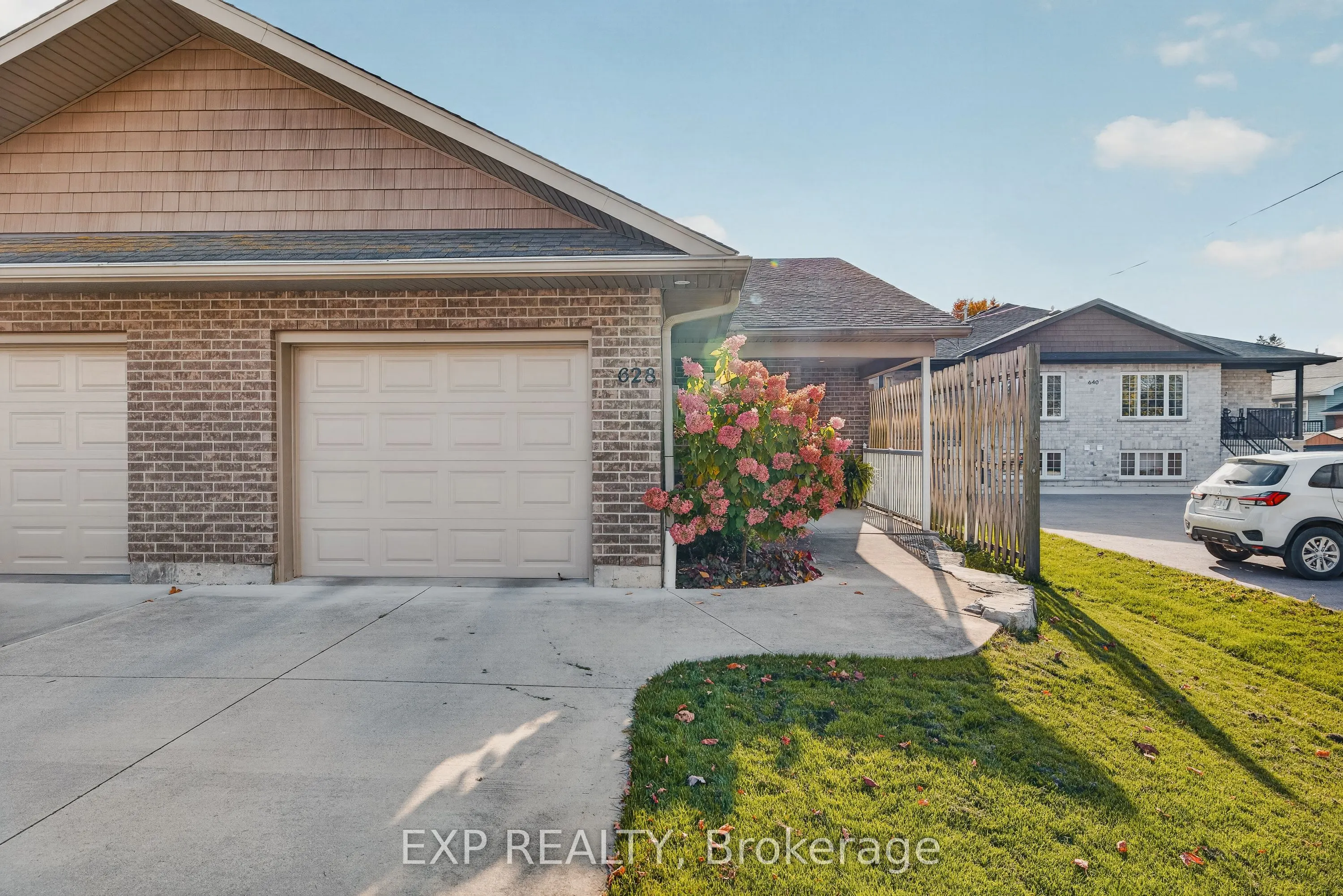 628 Elizabeth Street W