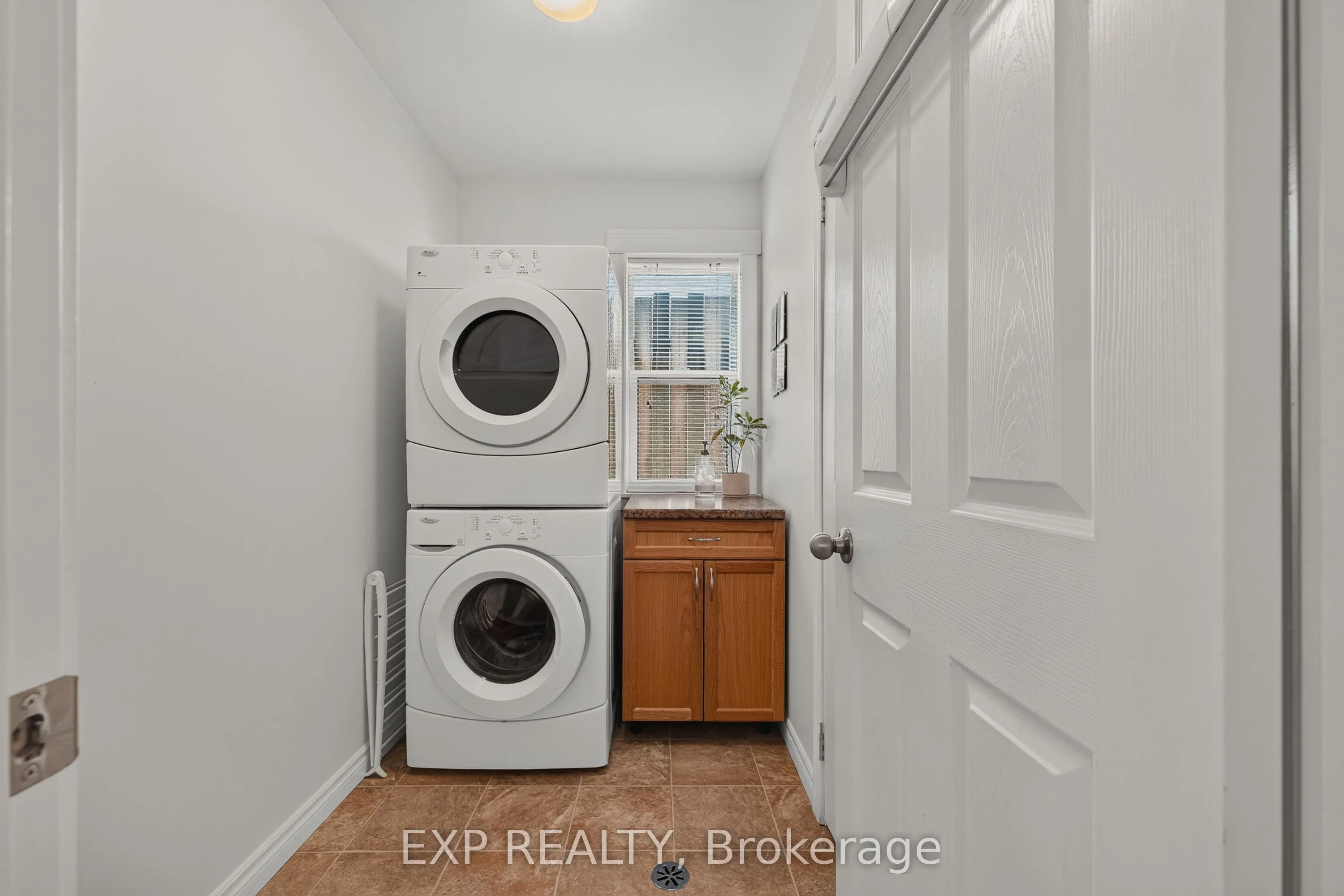 628 Elizabeth Street W