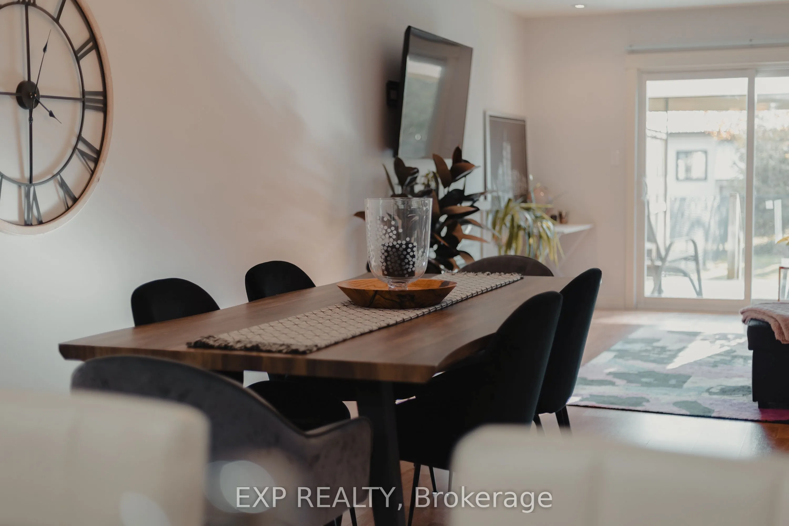 628 Elizabeth Street W