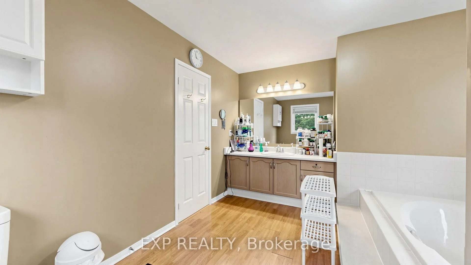 28 Hurlbut Place