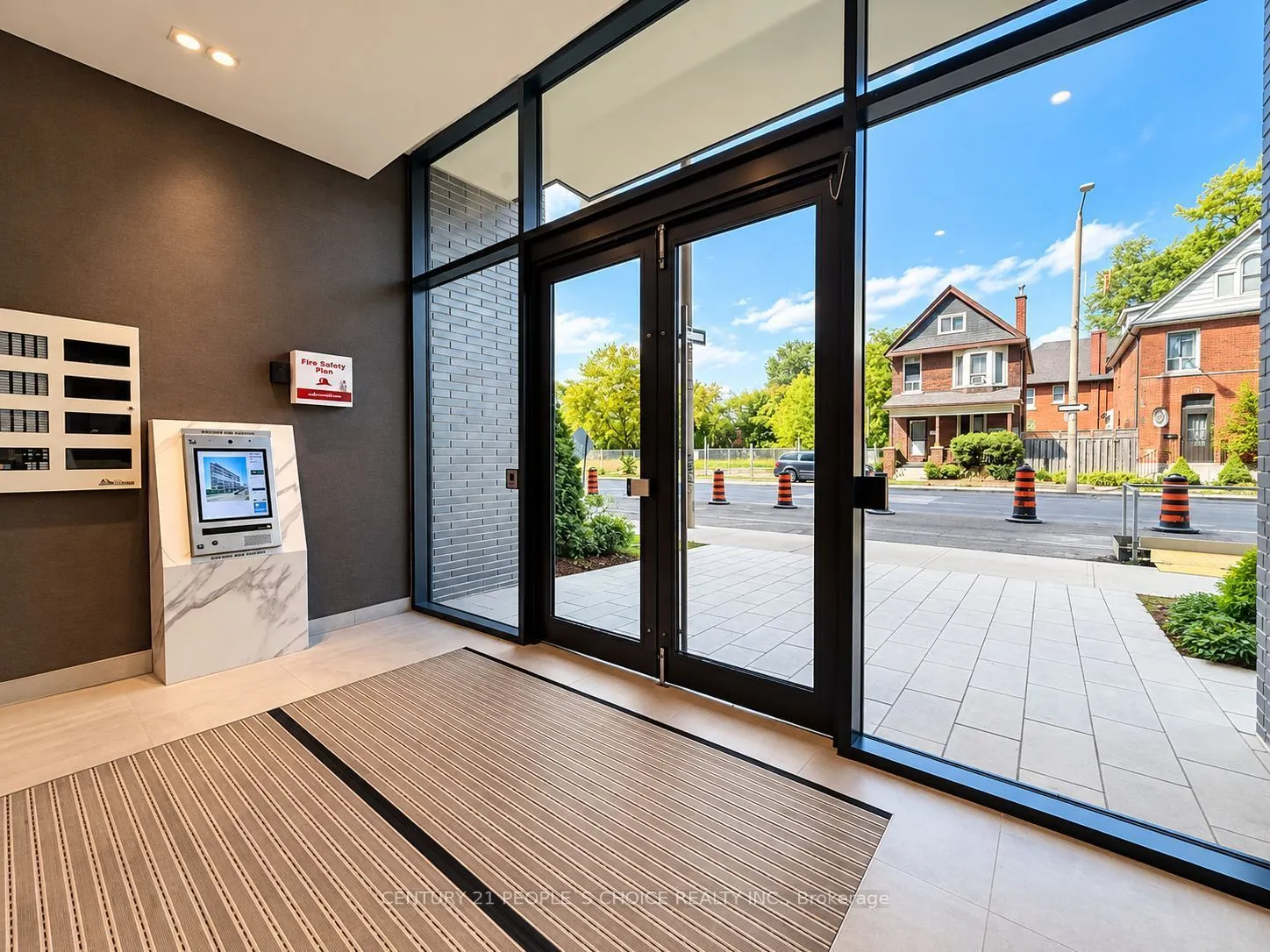 415 Main Street W #302