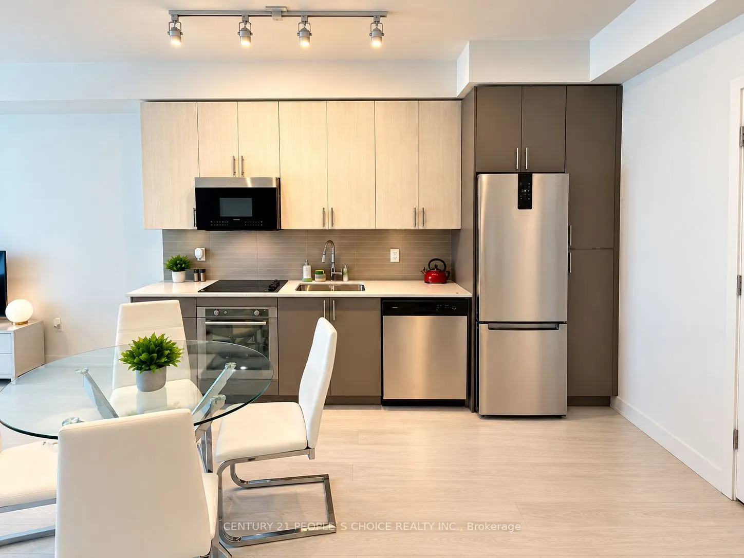415 Main Street W #302