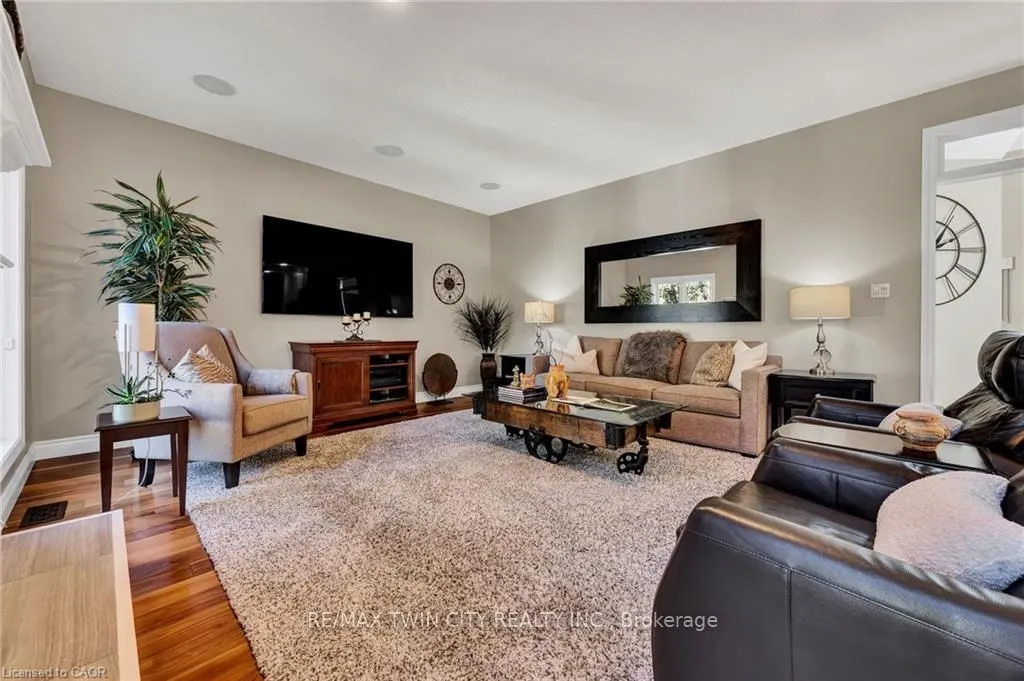 10 Meadow Heights Drive