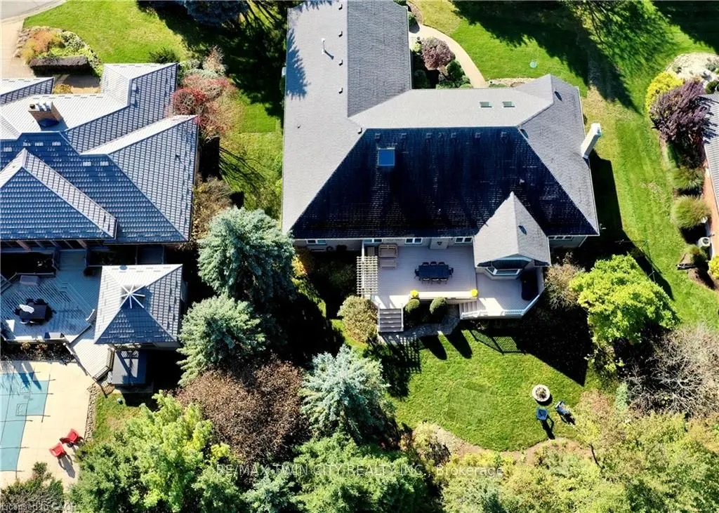 10 Meadow Heights Drive