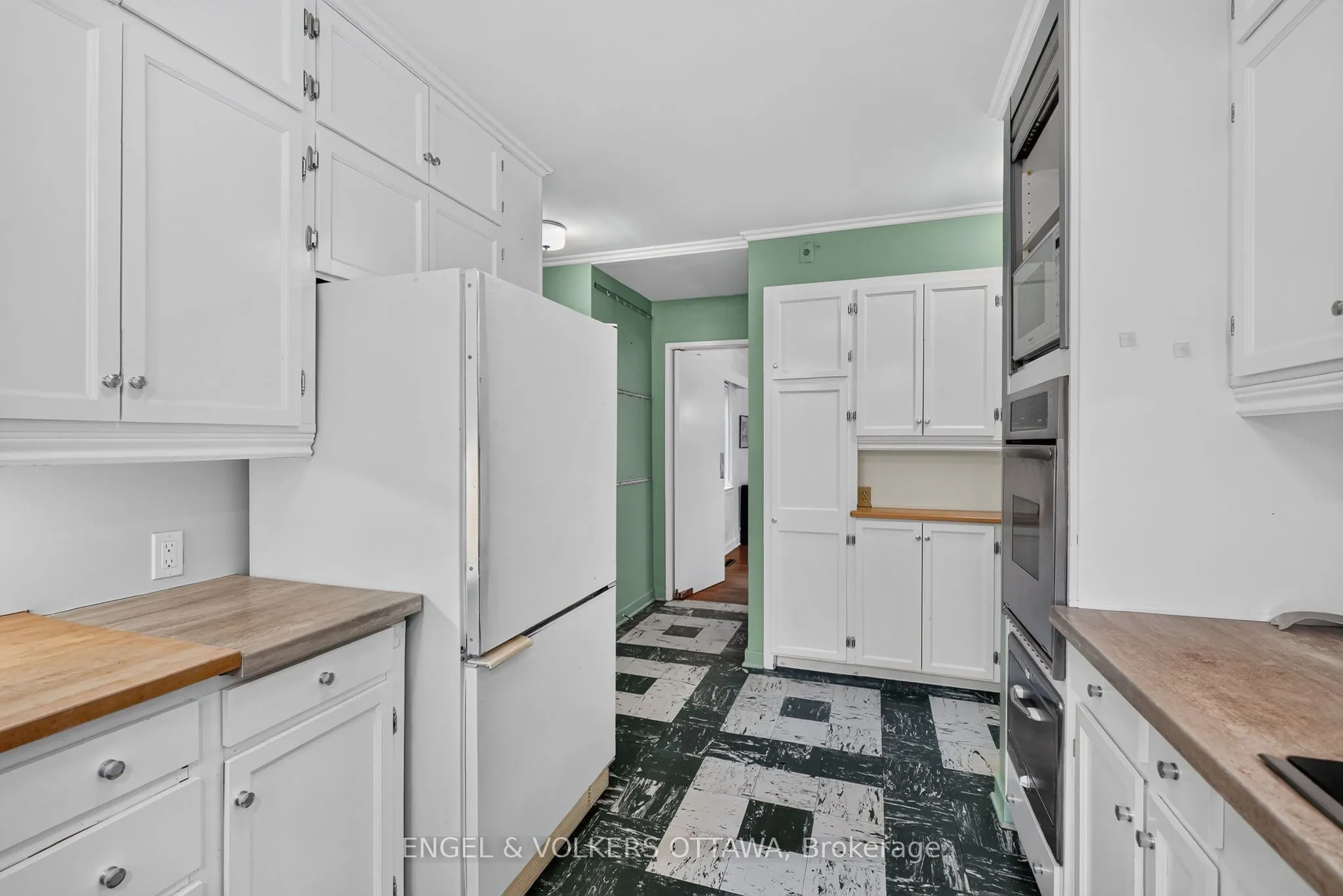 185 Lakeway Drive