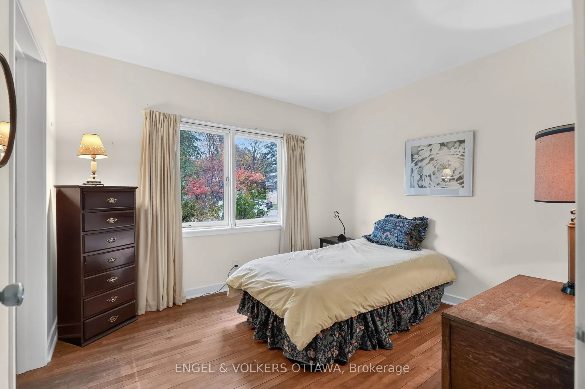 185 Lakeway Drive