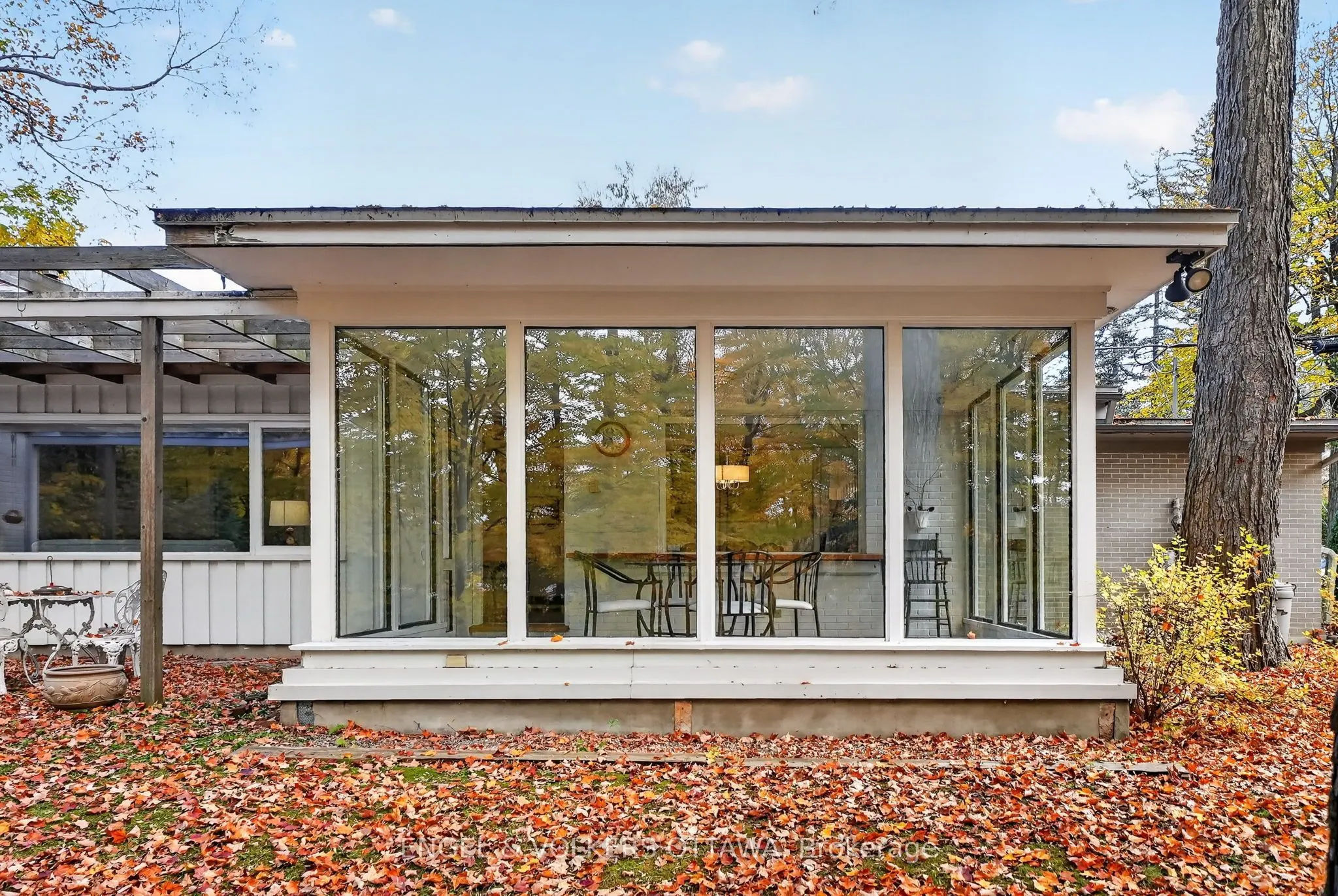185 Lakeway Drive