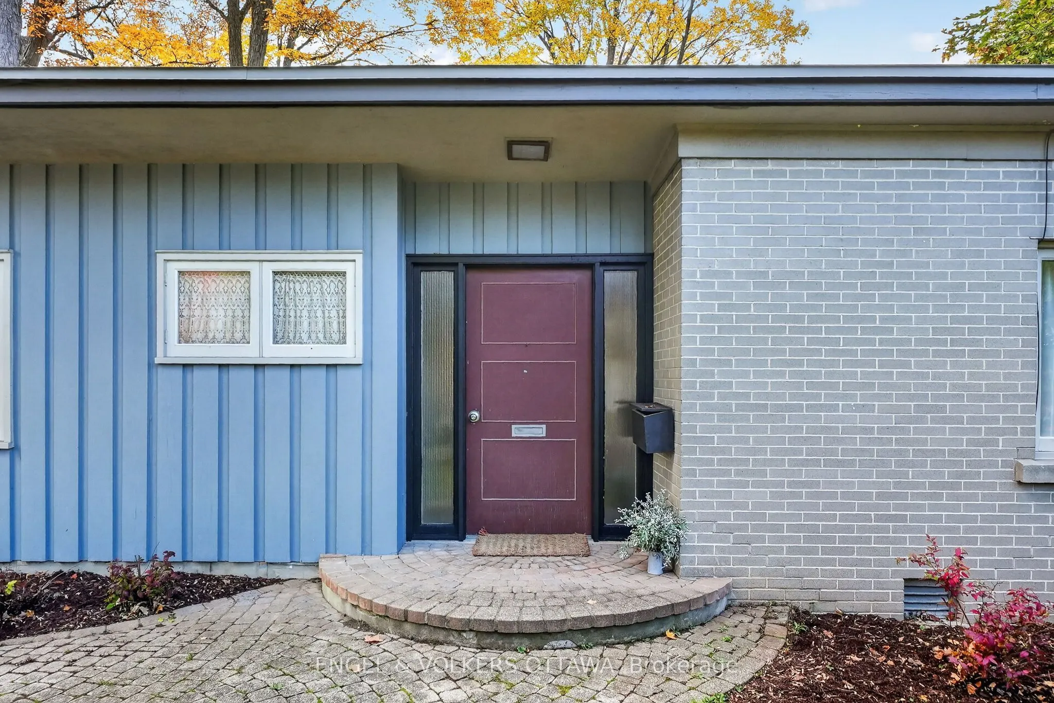 185 Lakeway Drive