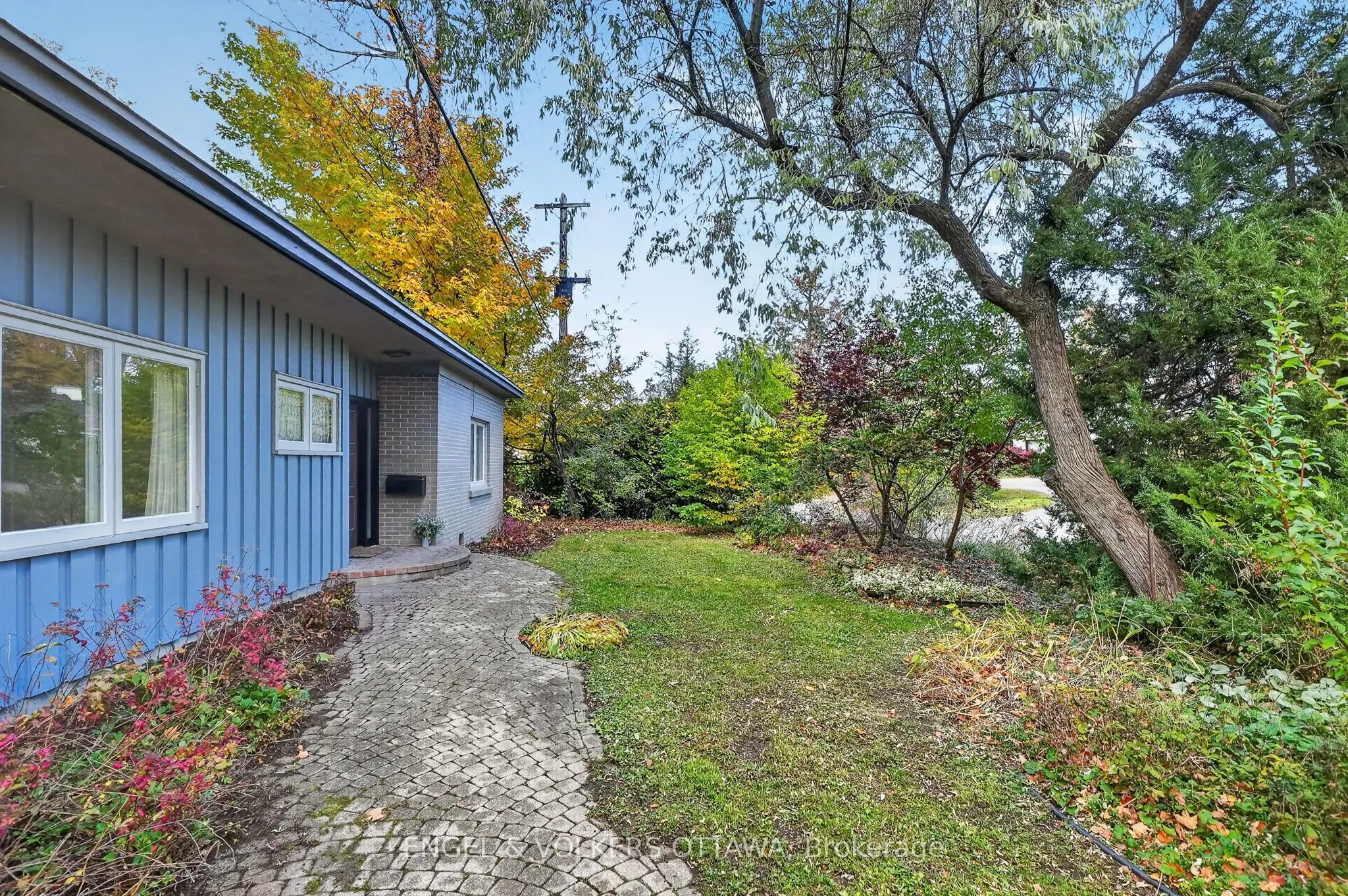 185 Lakeway Drive