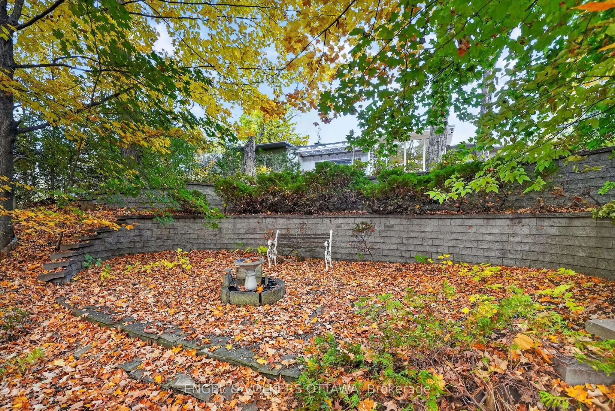 185 Lakeway Drive