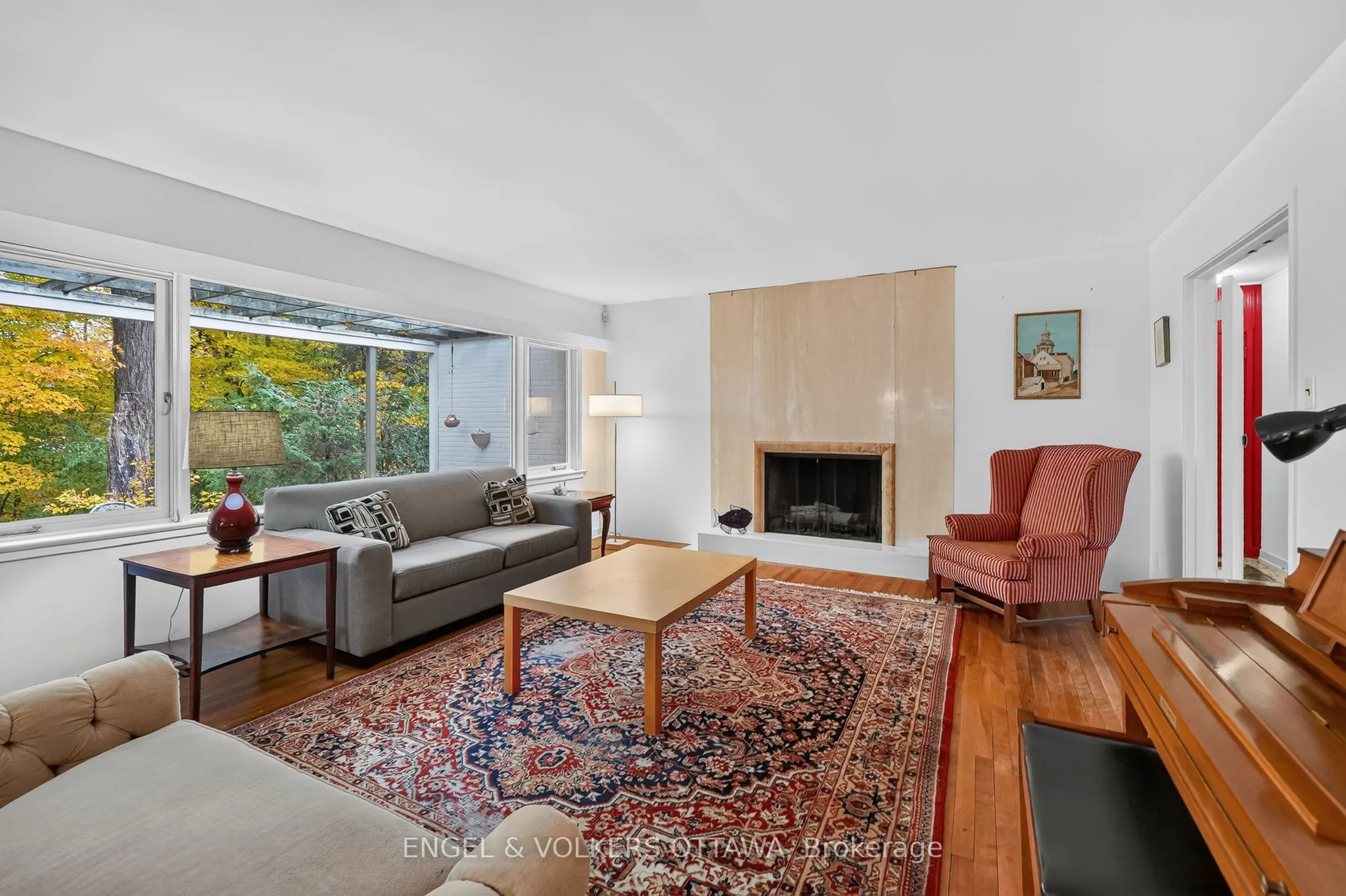 185 Lakeway Drive