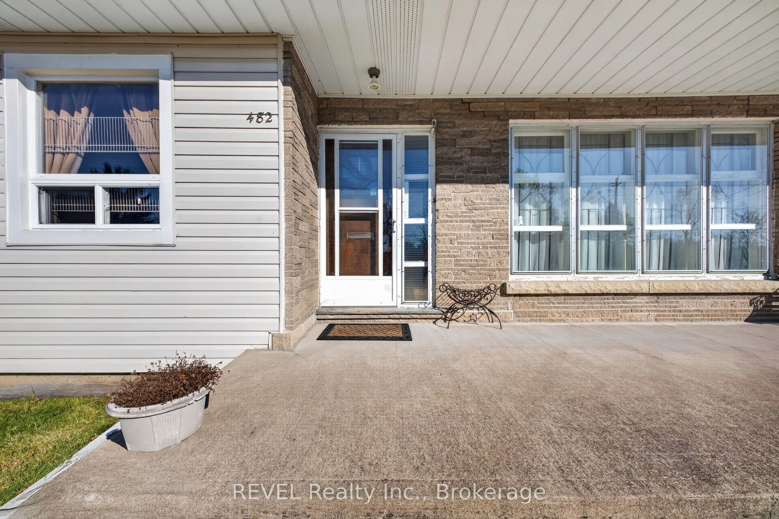 482 Walden Boulevard E