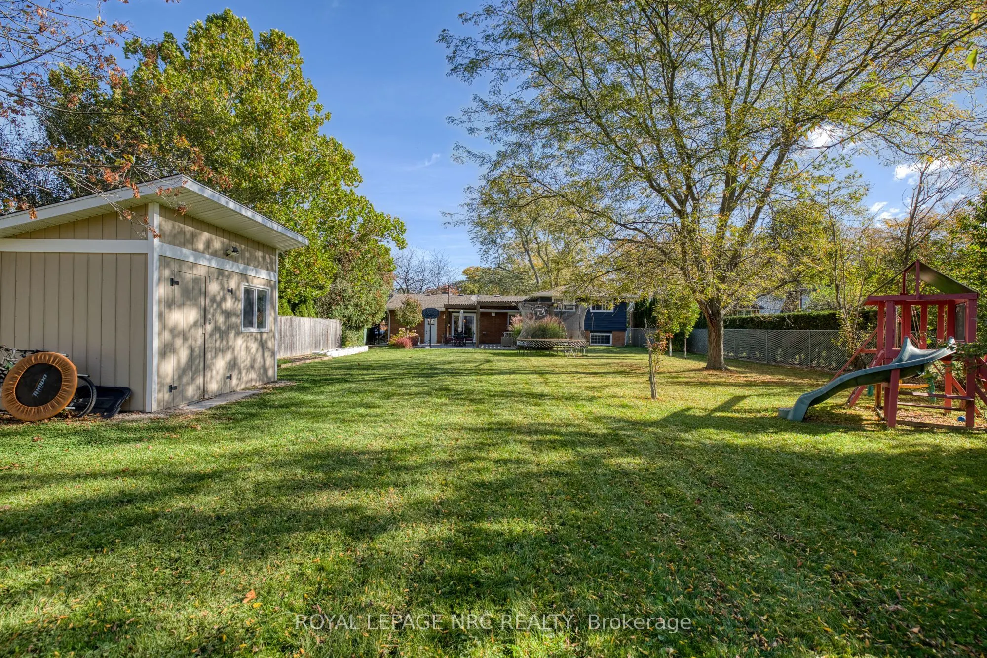 16 Woodington Crescent