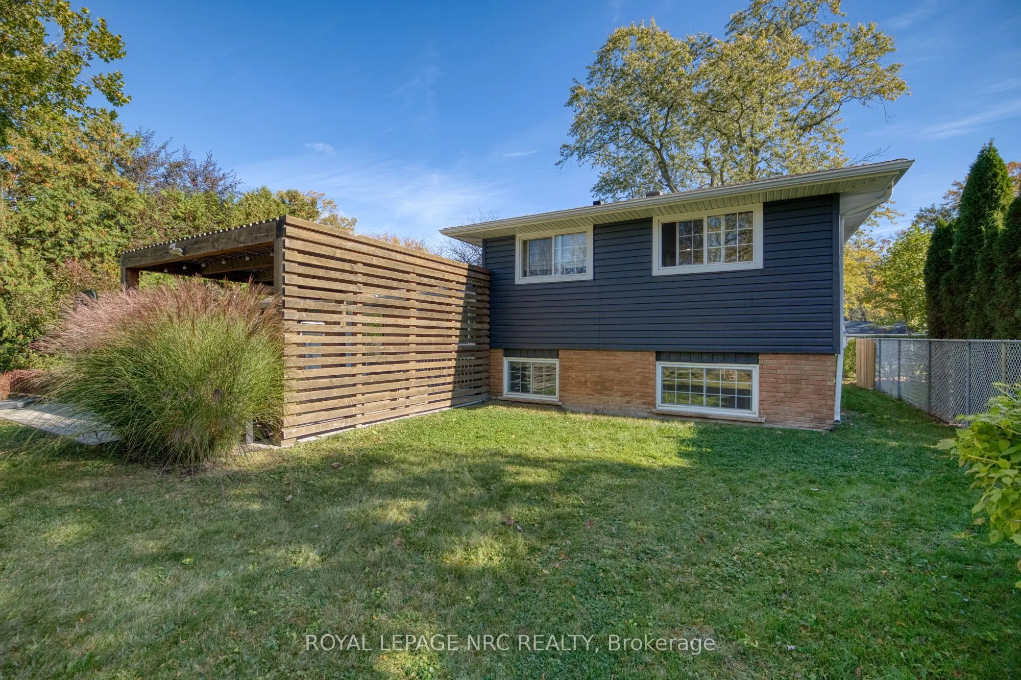 16 Woodington Crescent