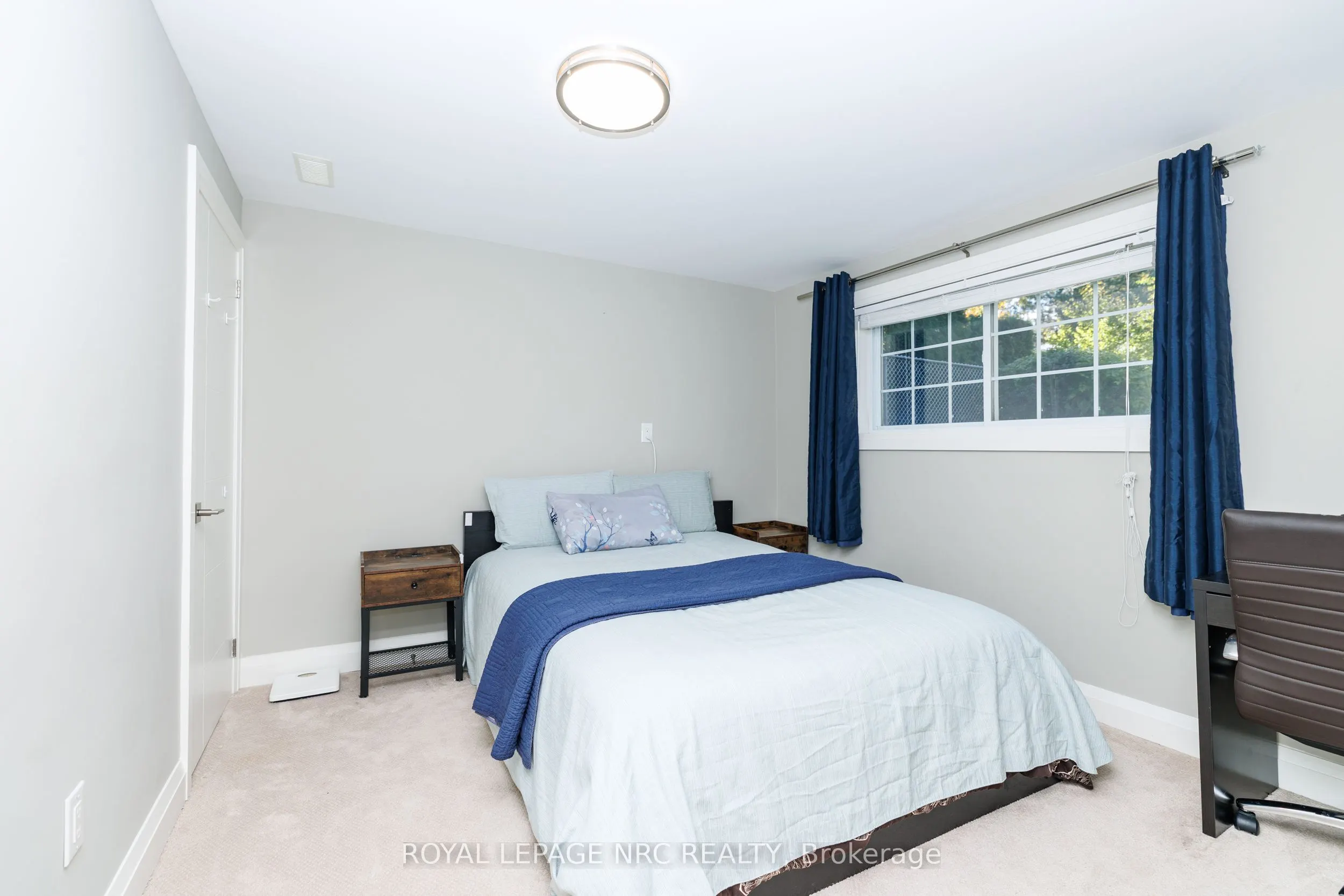 16 Woodington Crescent