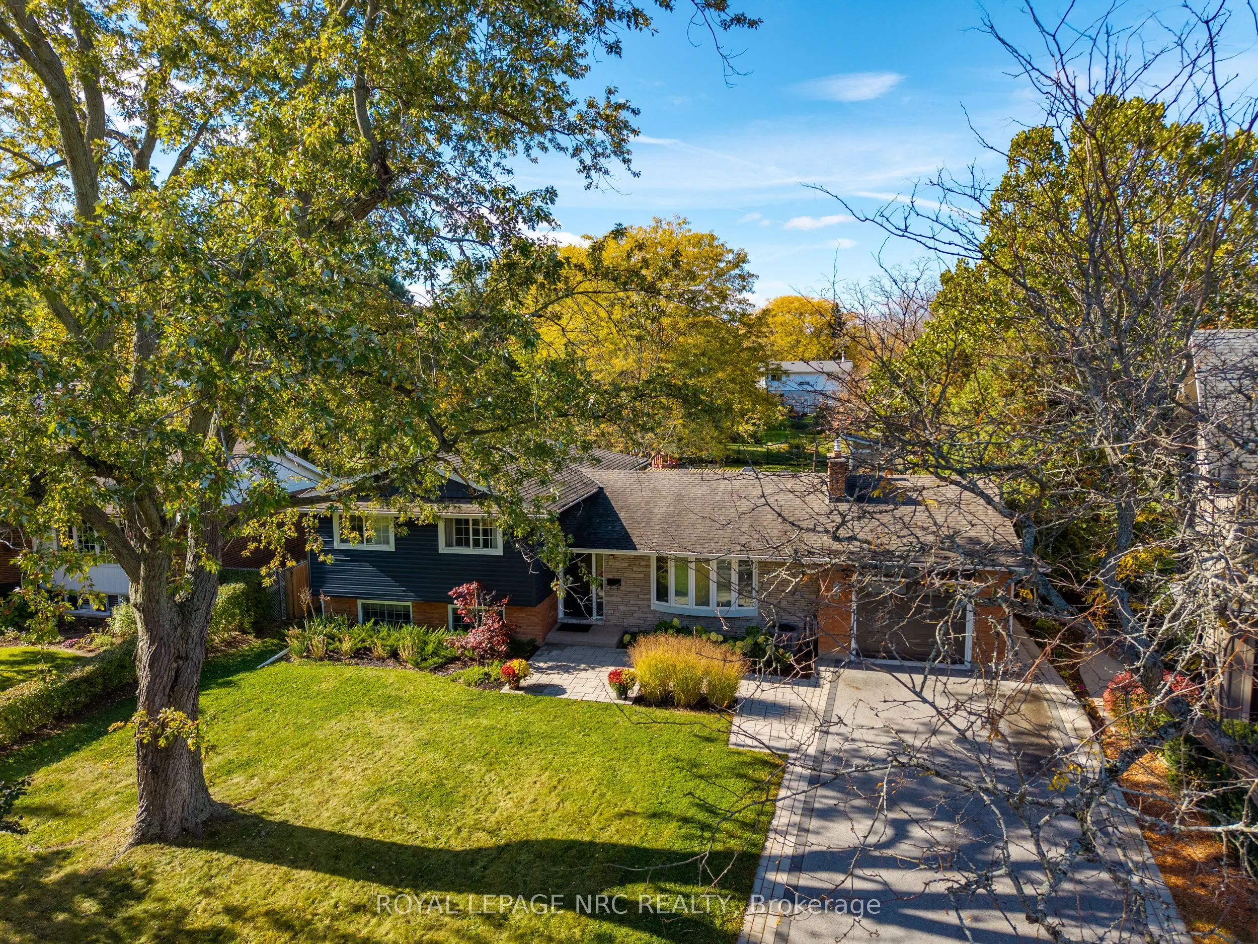 16 Woodington Crescent