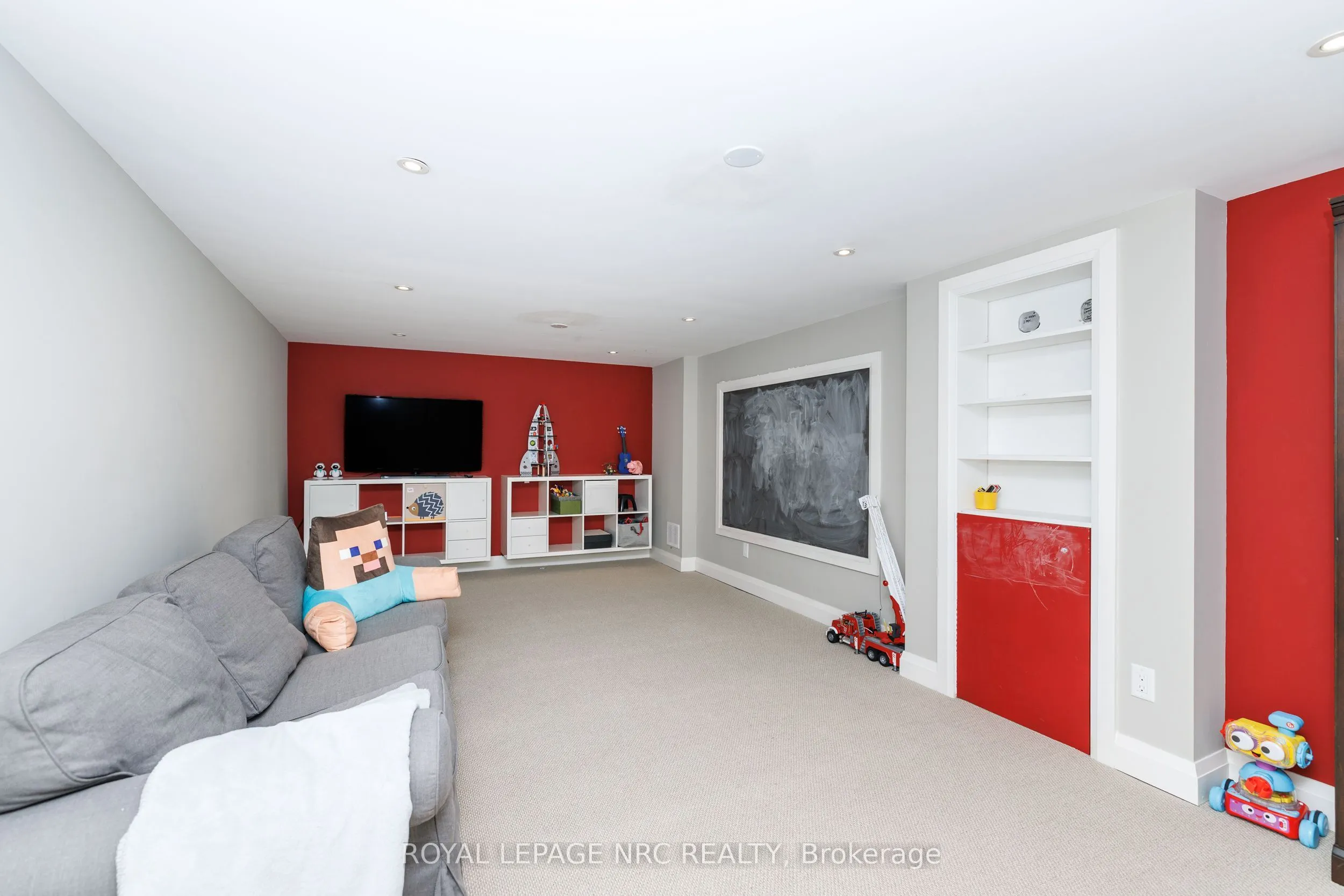 16 Woodington Crescent