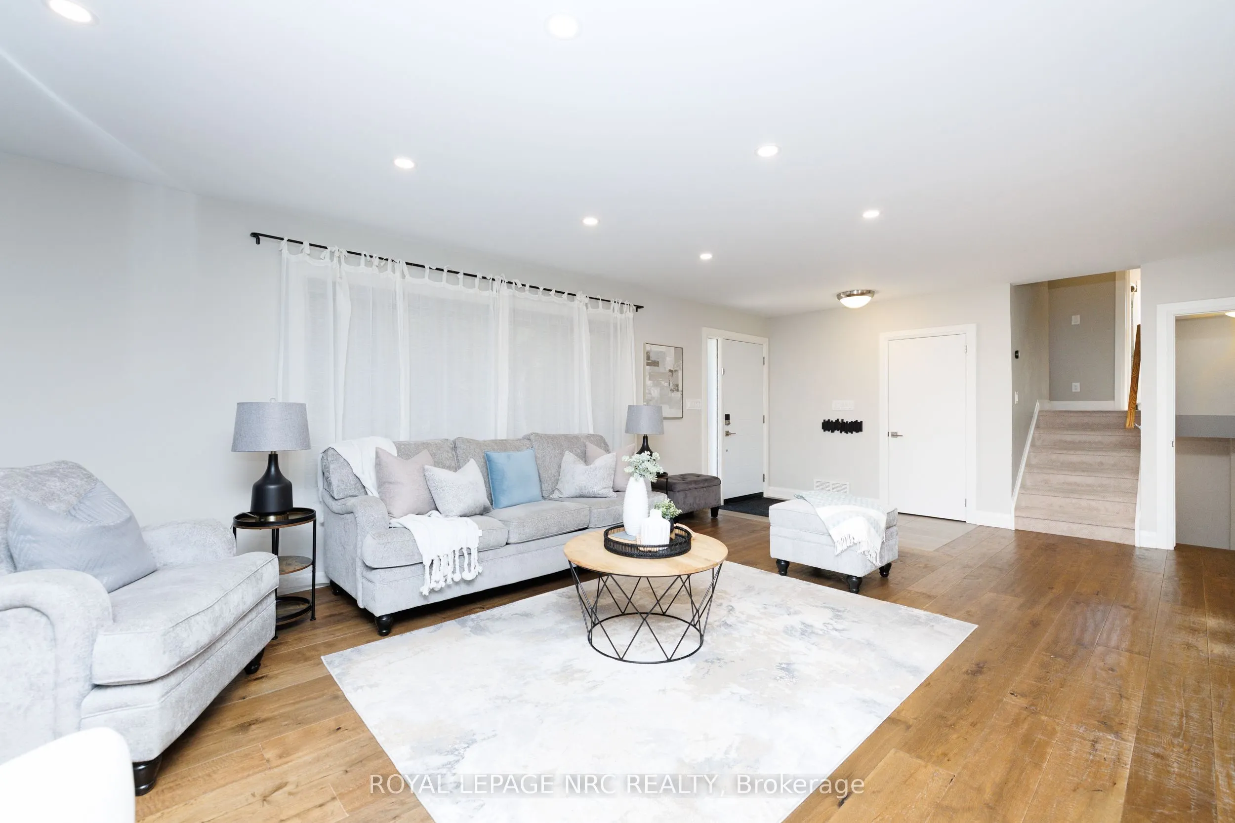 16 Woodington Crescent
