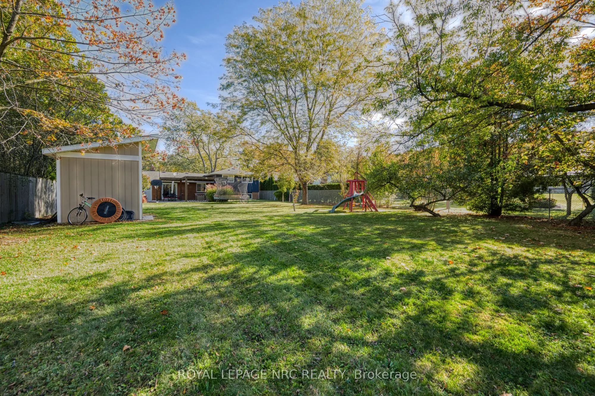16 Woodington Crescent