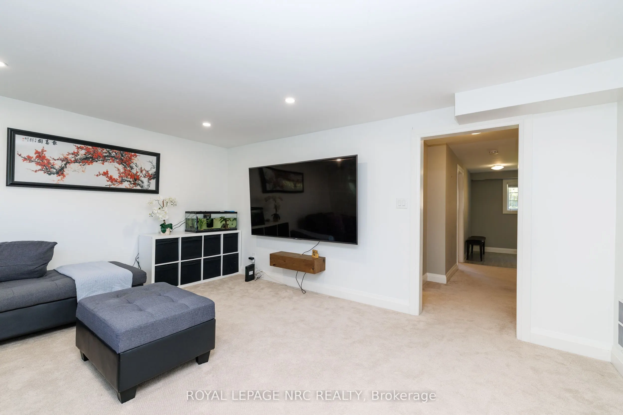 16 Woodington Crescent