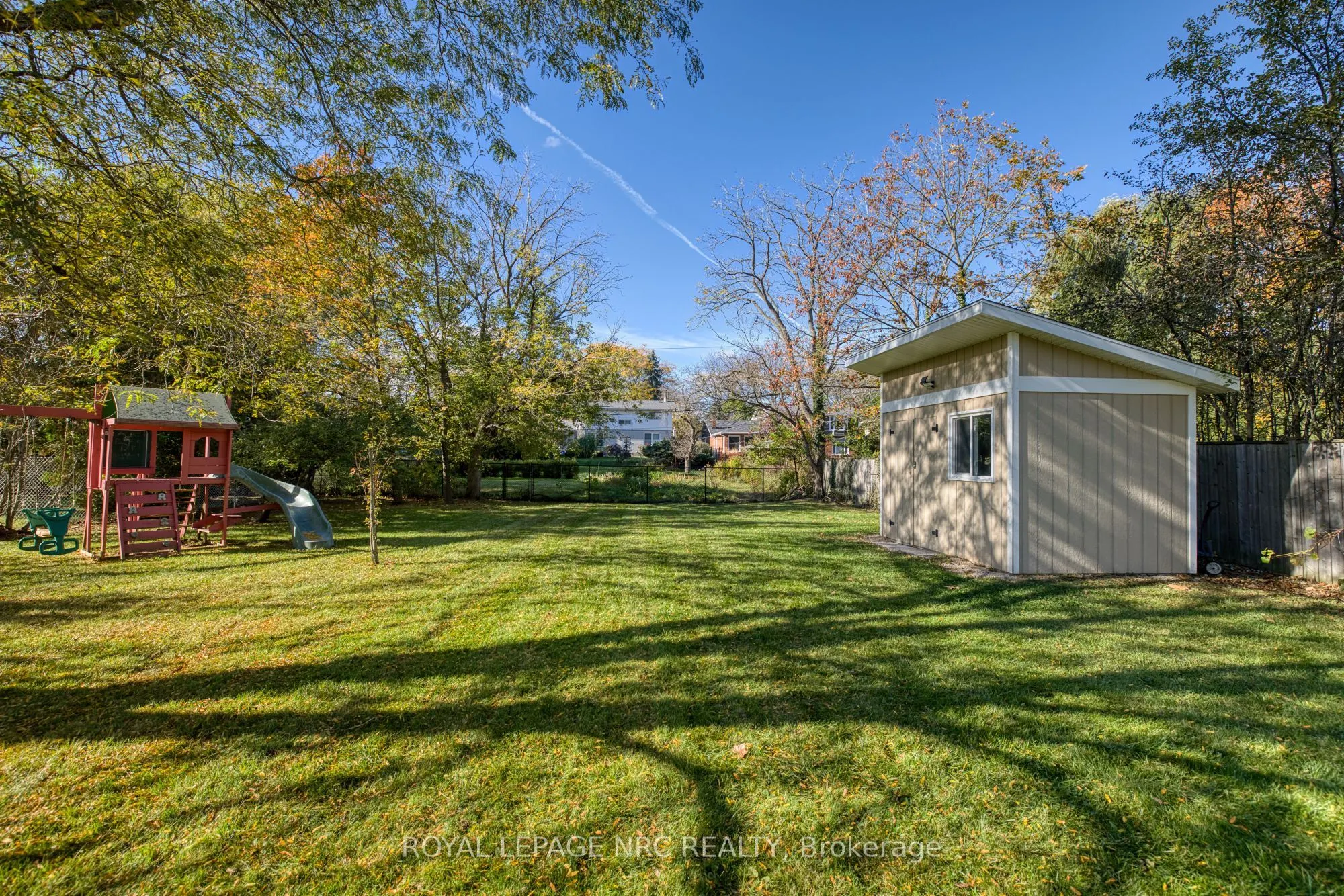 16 Woodington Crescent