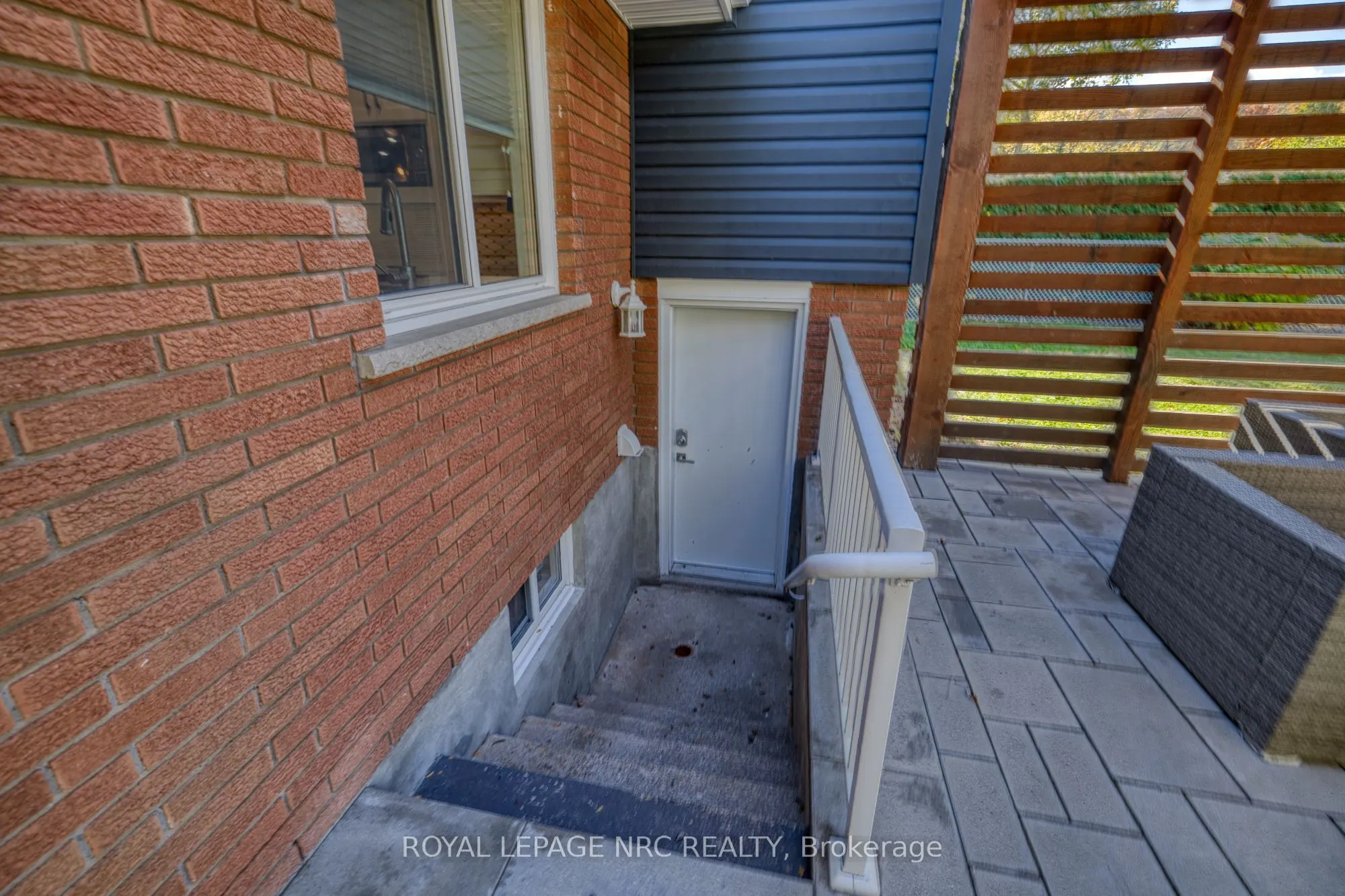 16 Woodington Crescent