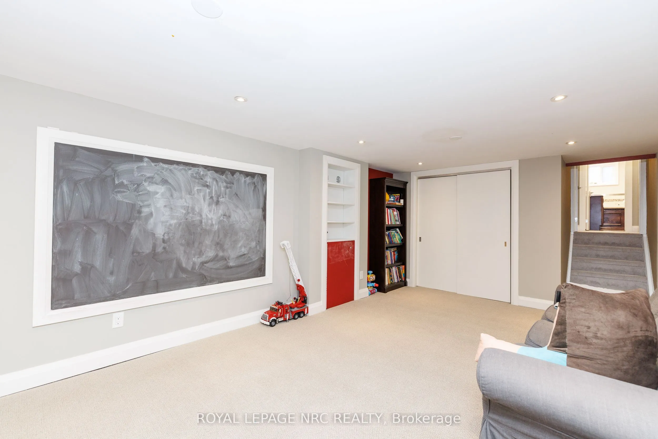 16 Woodington Crescent