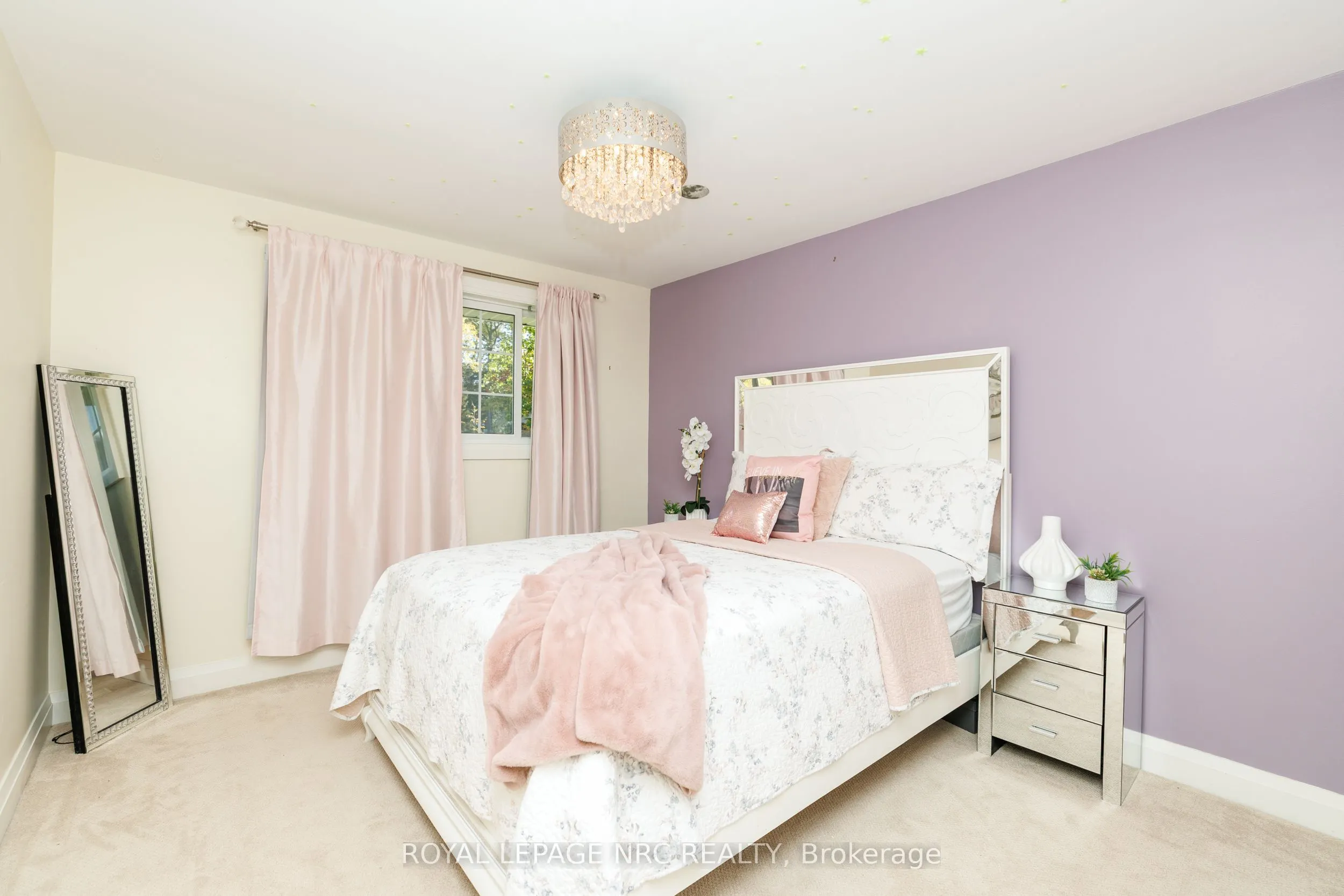 16 Woodington Crescent