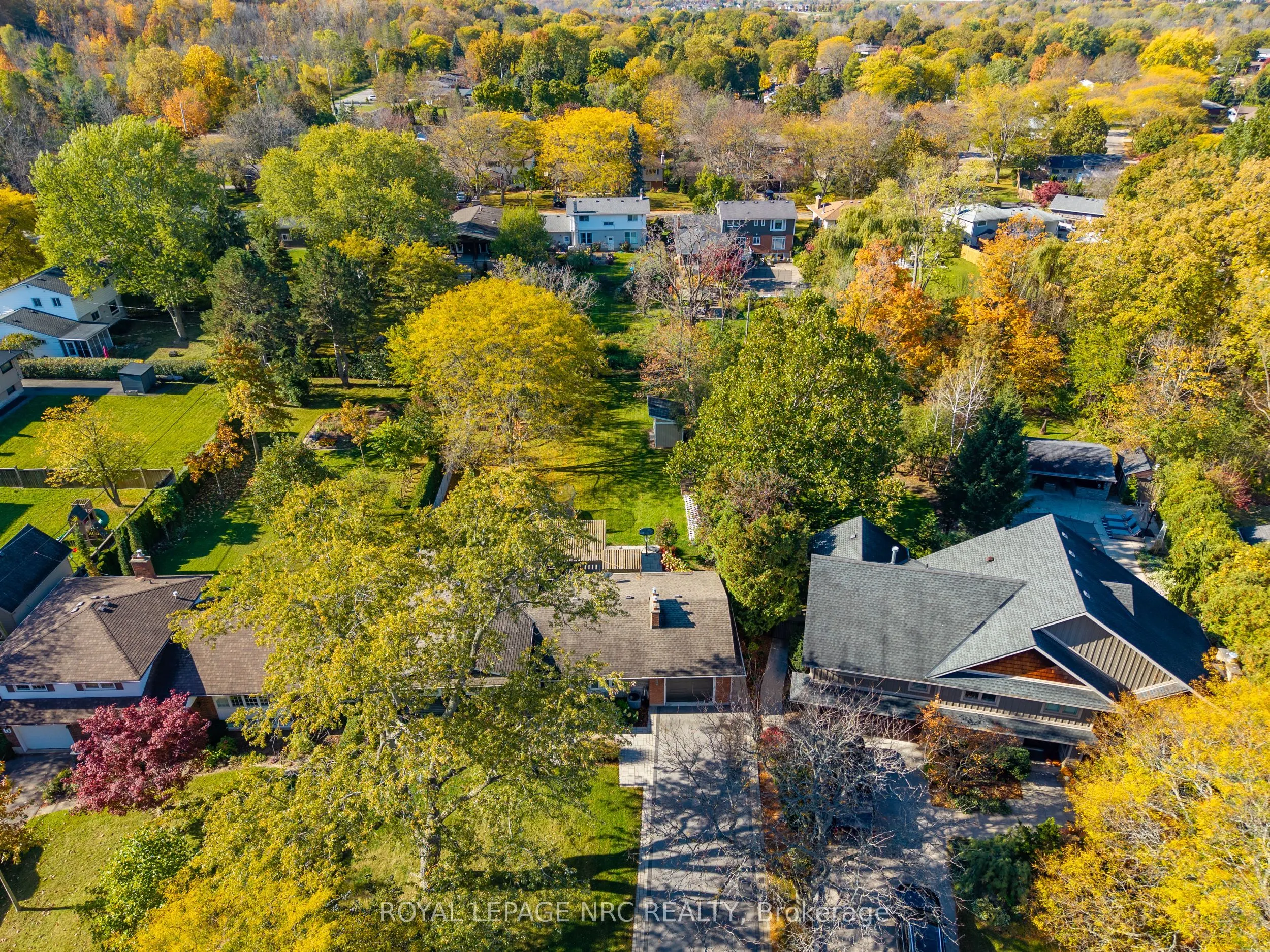 16 Woodington Crescent