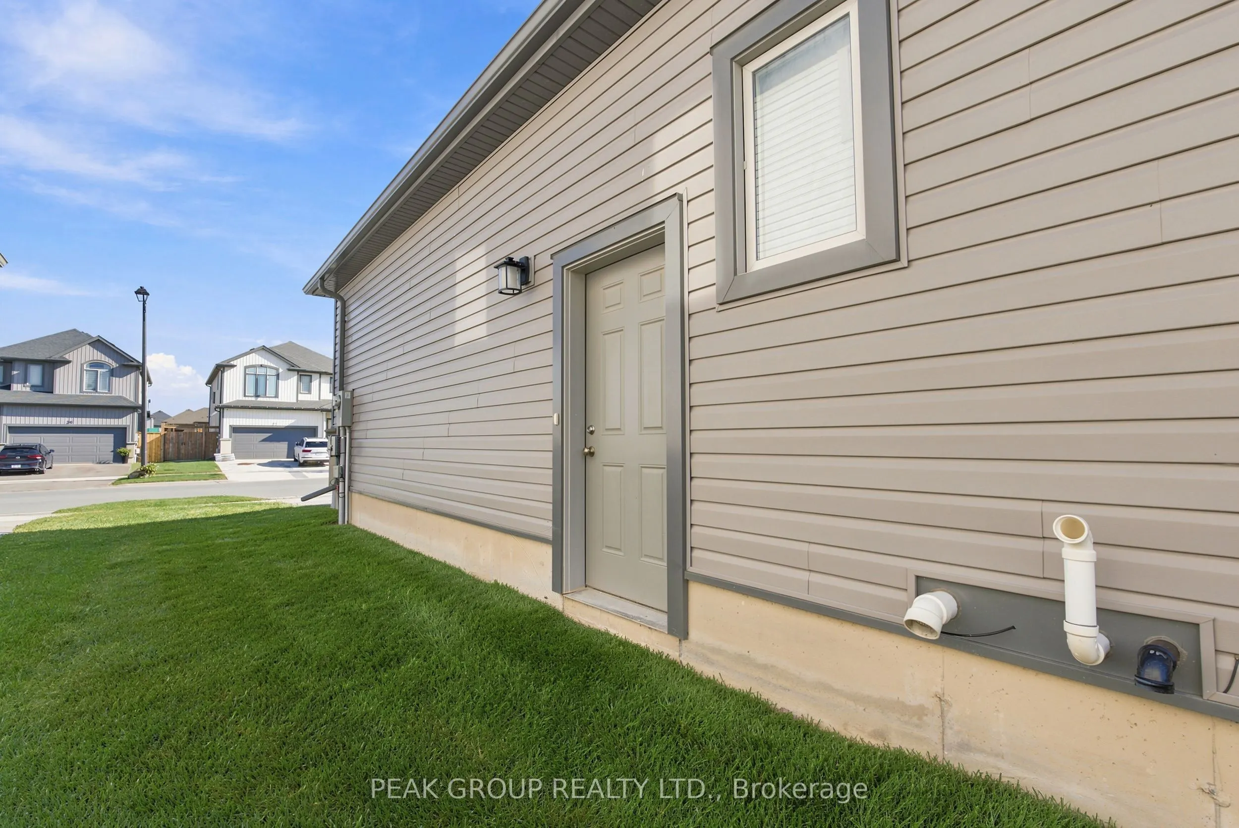 21 Barker Parkway #2