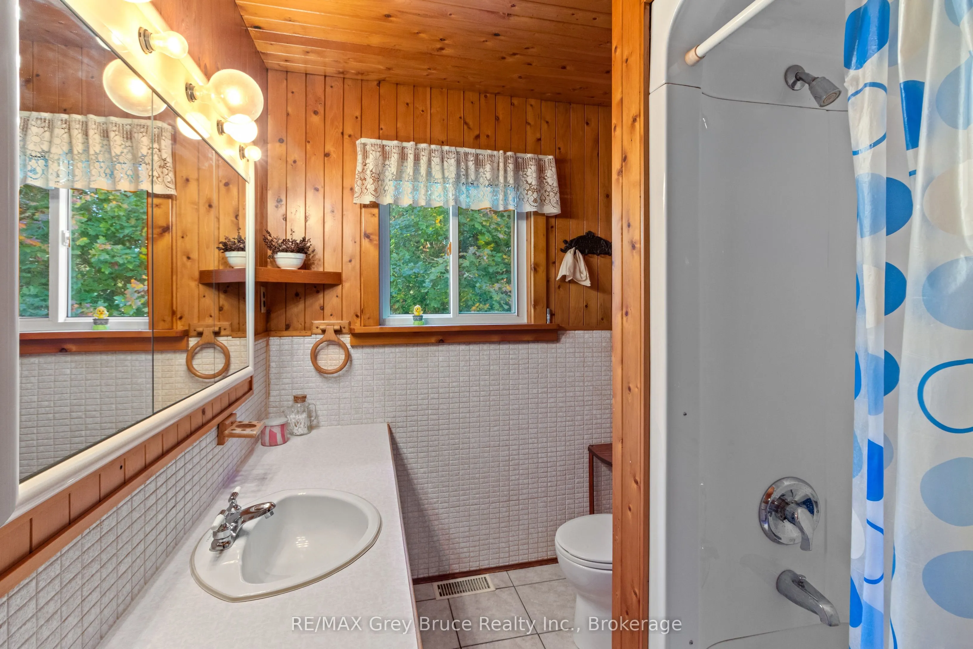 948 Dorcas Bay Road