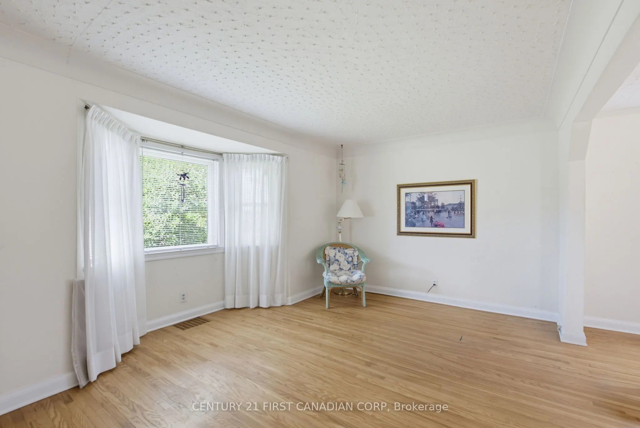 444 Forest Lawn Avenue