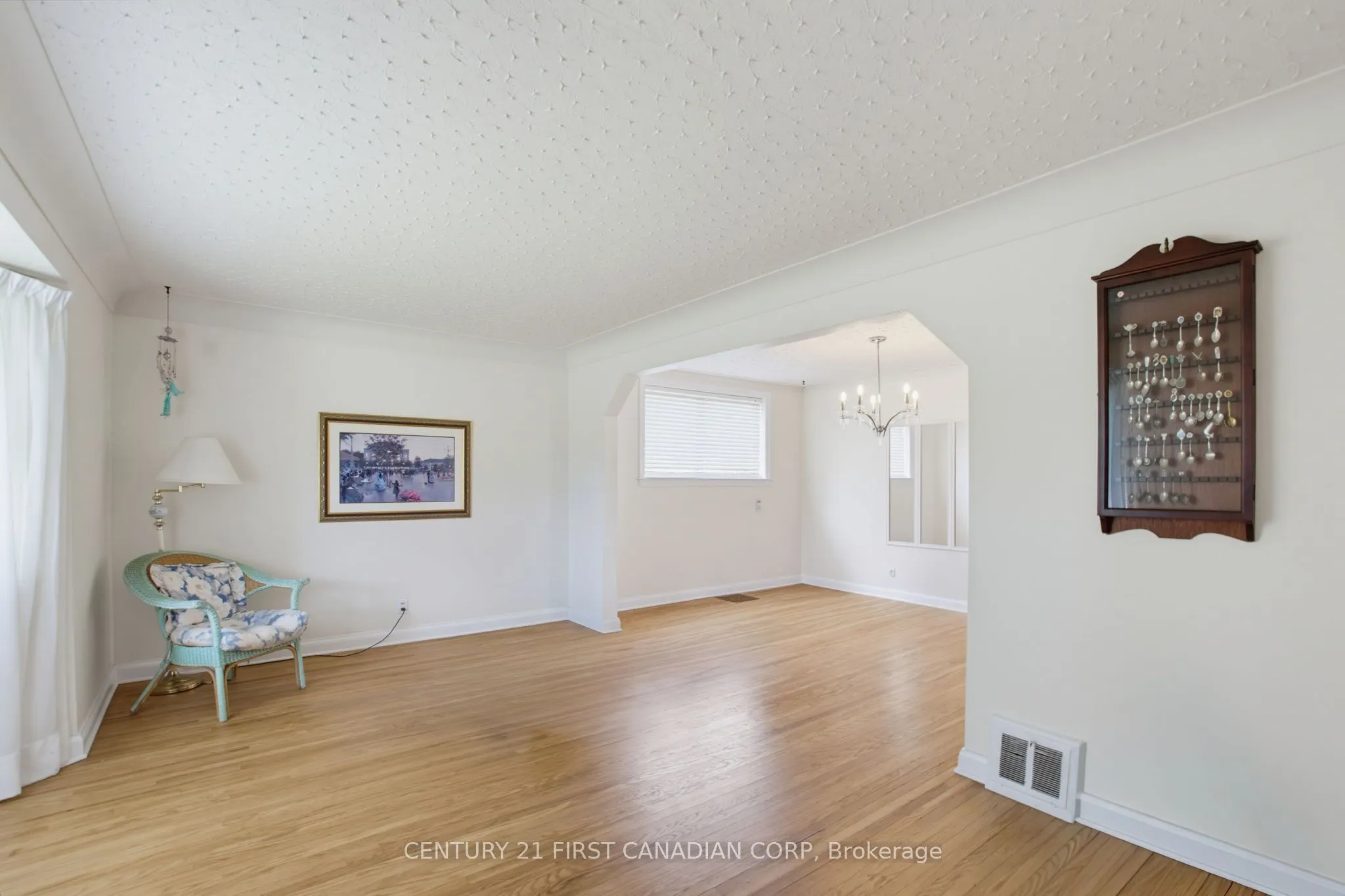 444 Forest Lawn Avenue