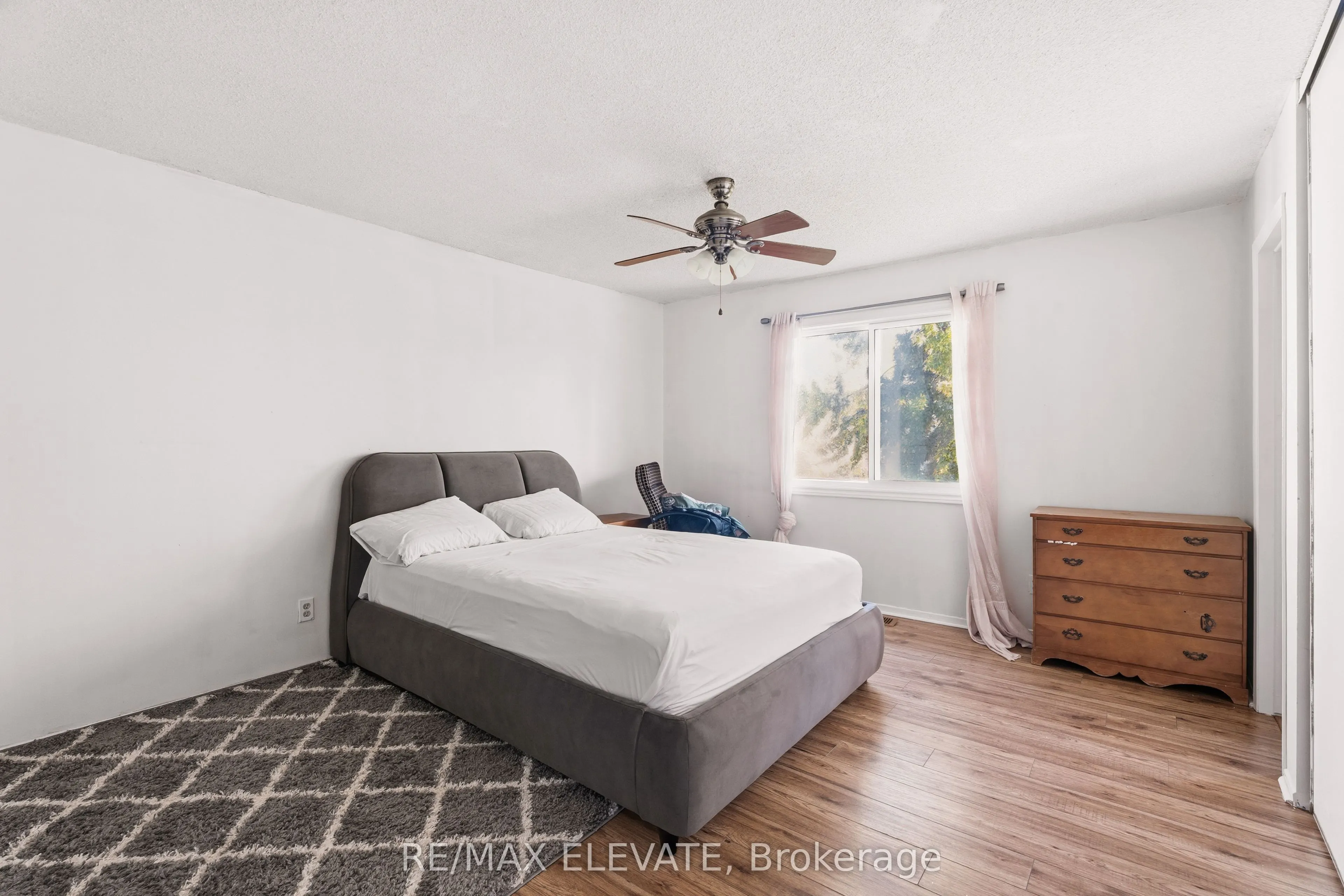 6104 Vineyard Drive