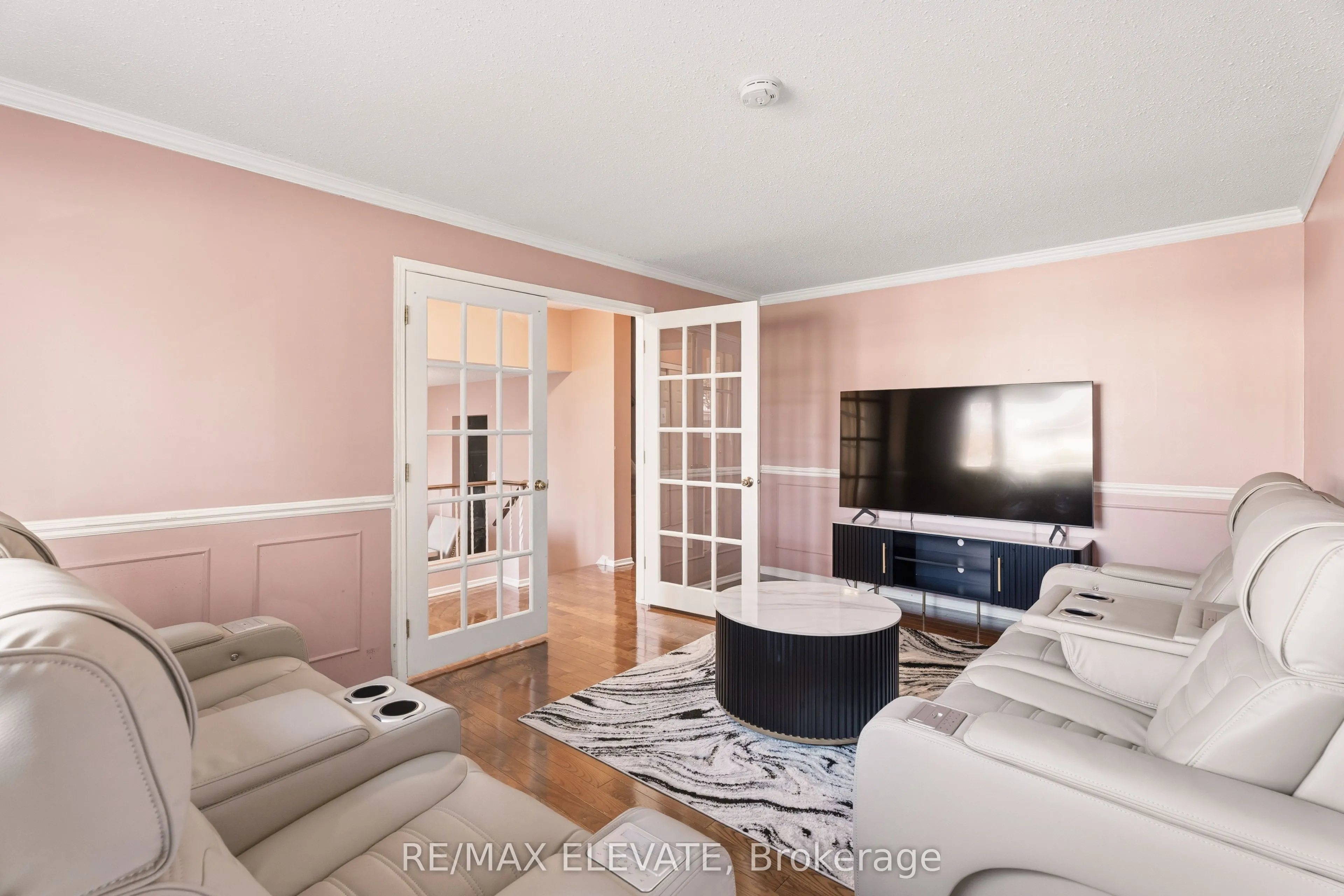 6104 Vineyard Drive