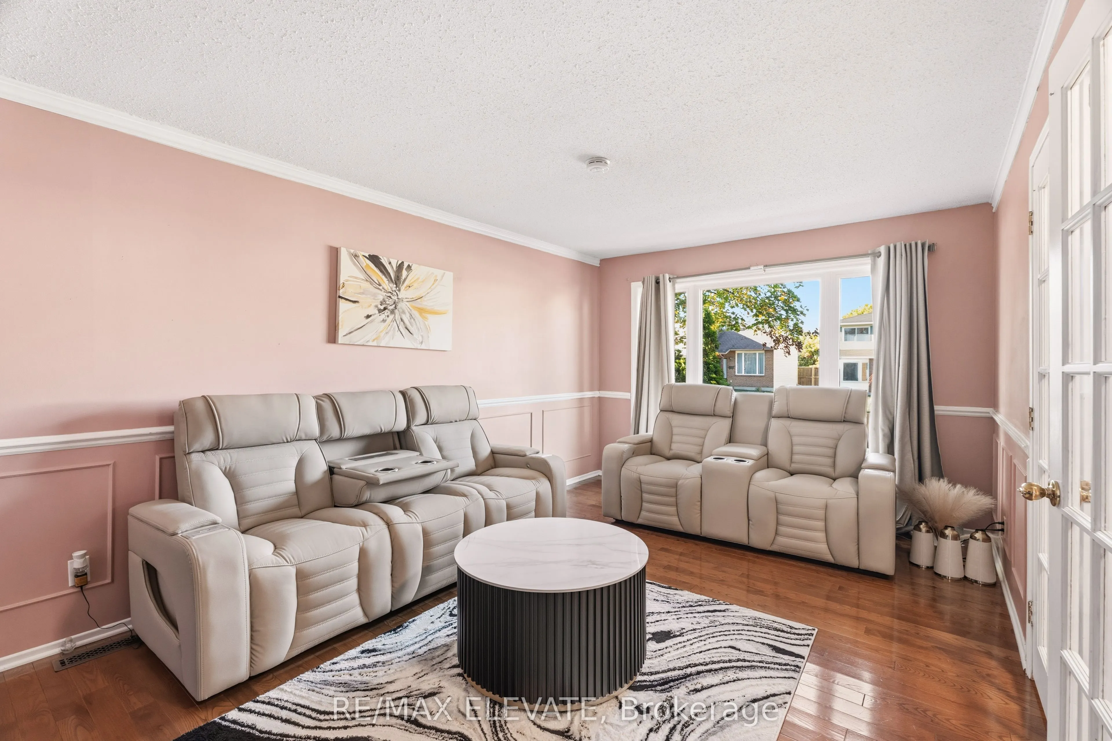 6104 Vineyard Drive