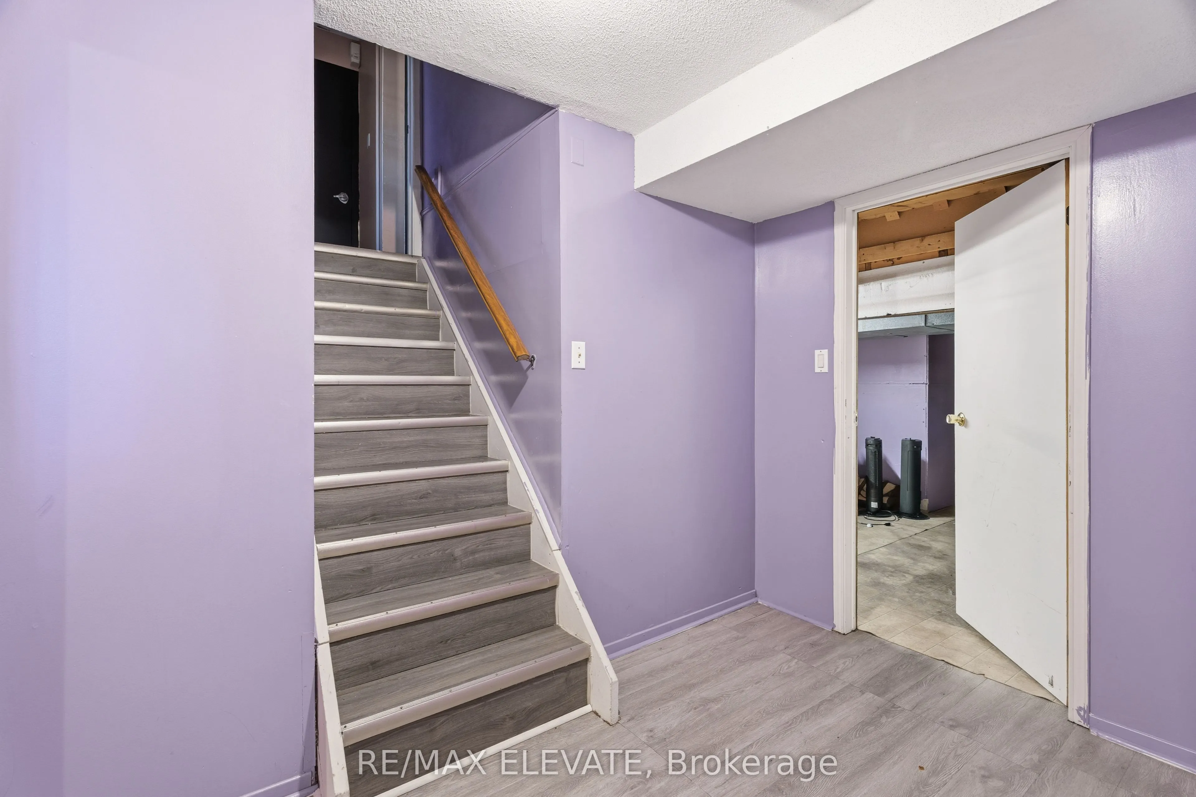 6104 Vineyard Drive