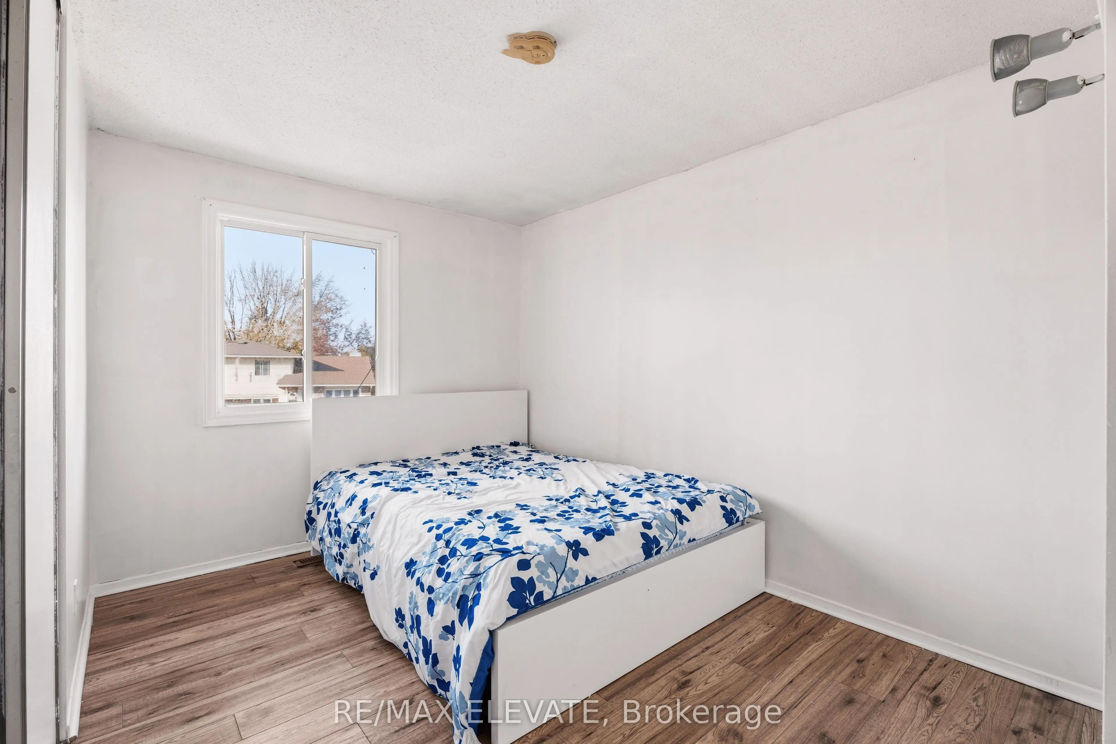 6104 Vineyard Drive