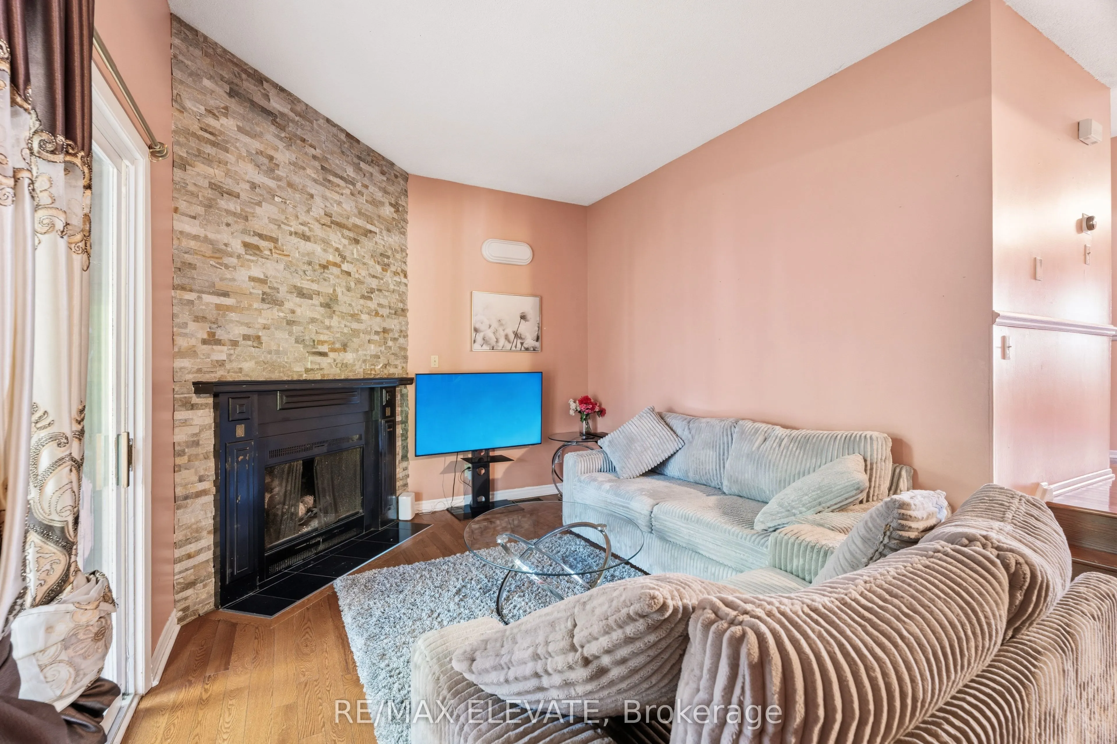 6104 Vineyard Drive