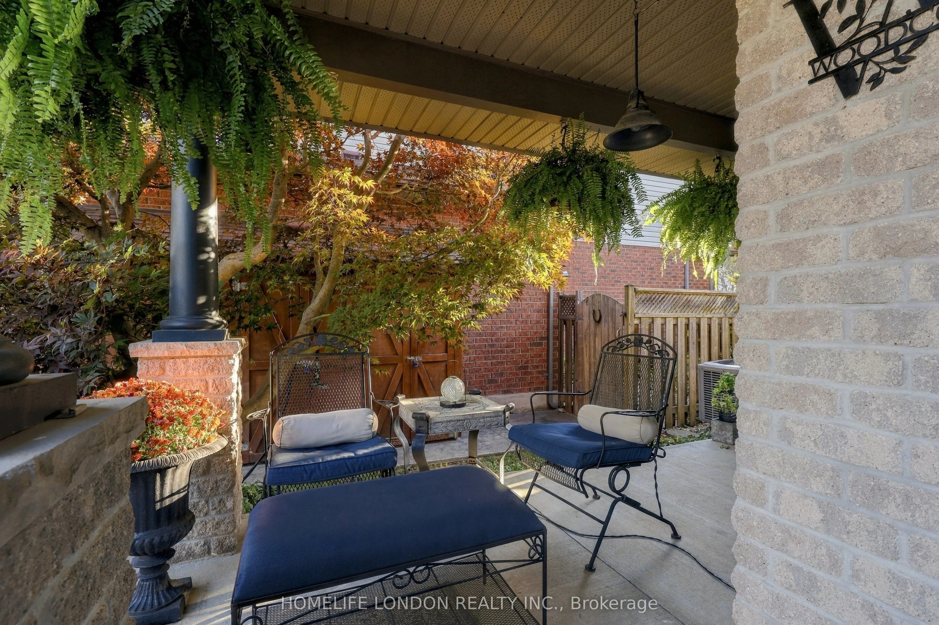 2195 Thornicroft Crescent E